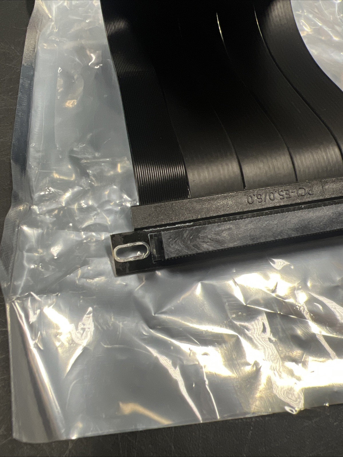 Lian Li – PCIE 5.0 Riser Cable Premium PCI-E 16X 5.0 Double Bandwidth Extender