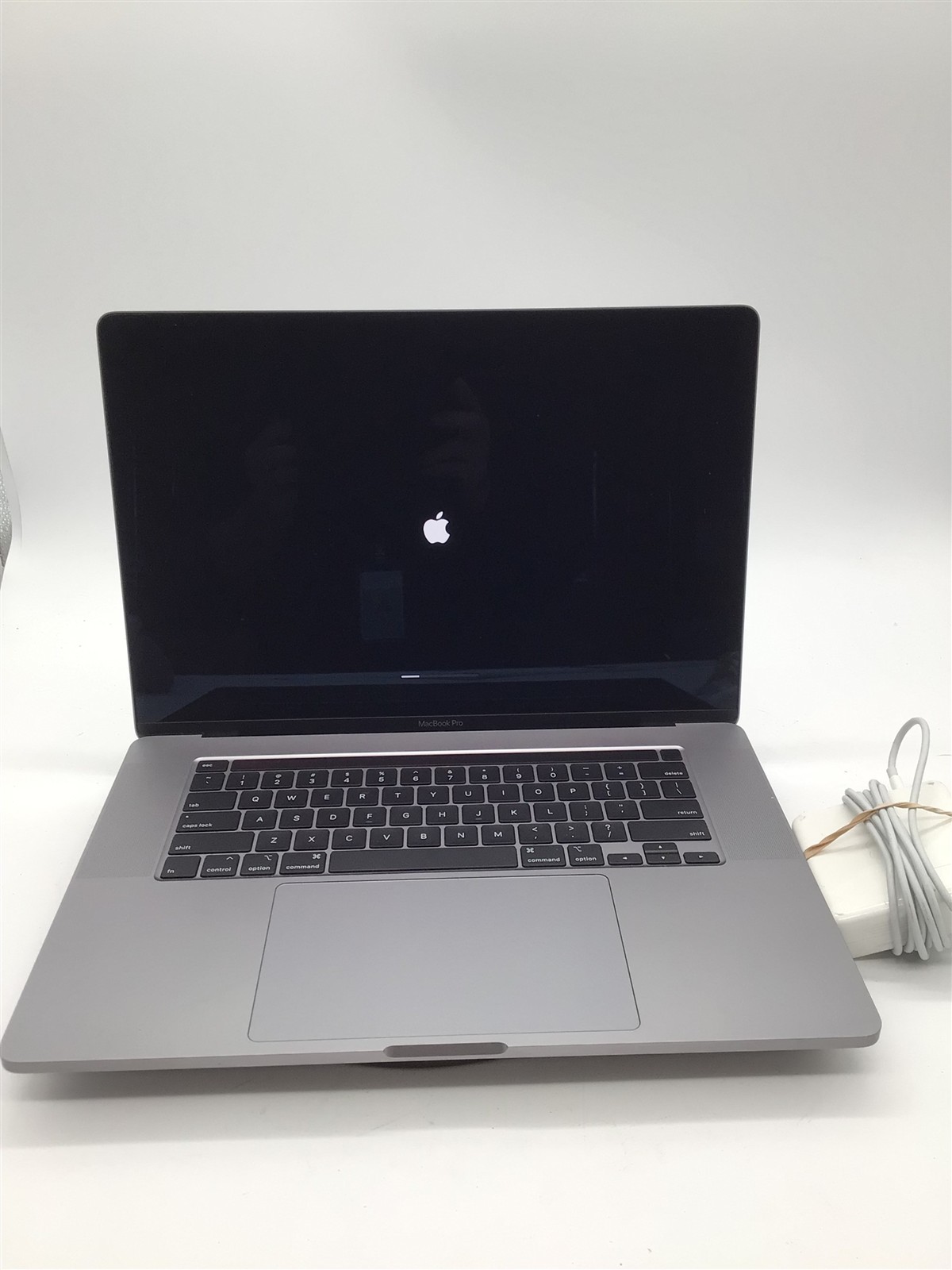 Apple Macbook Pro 16″ A2141 i7-9750H 2.60GHz/32GB RAM/512GB NVMe