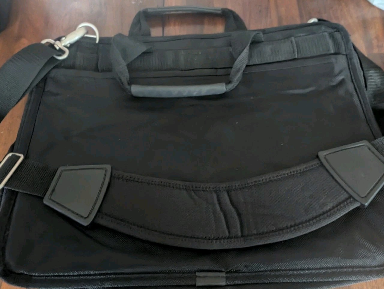 Targus Black Laptop Briefcase Messenger Bag Padded Shoulder Strap Work Travel
