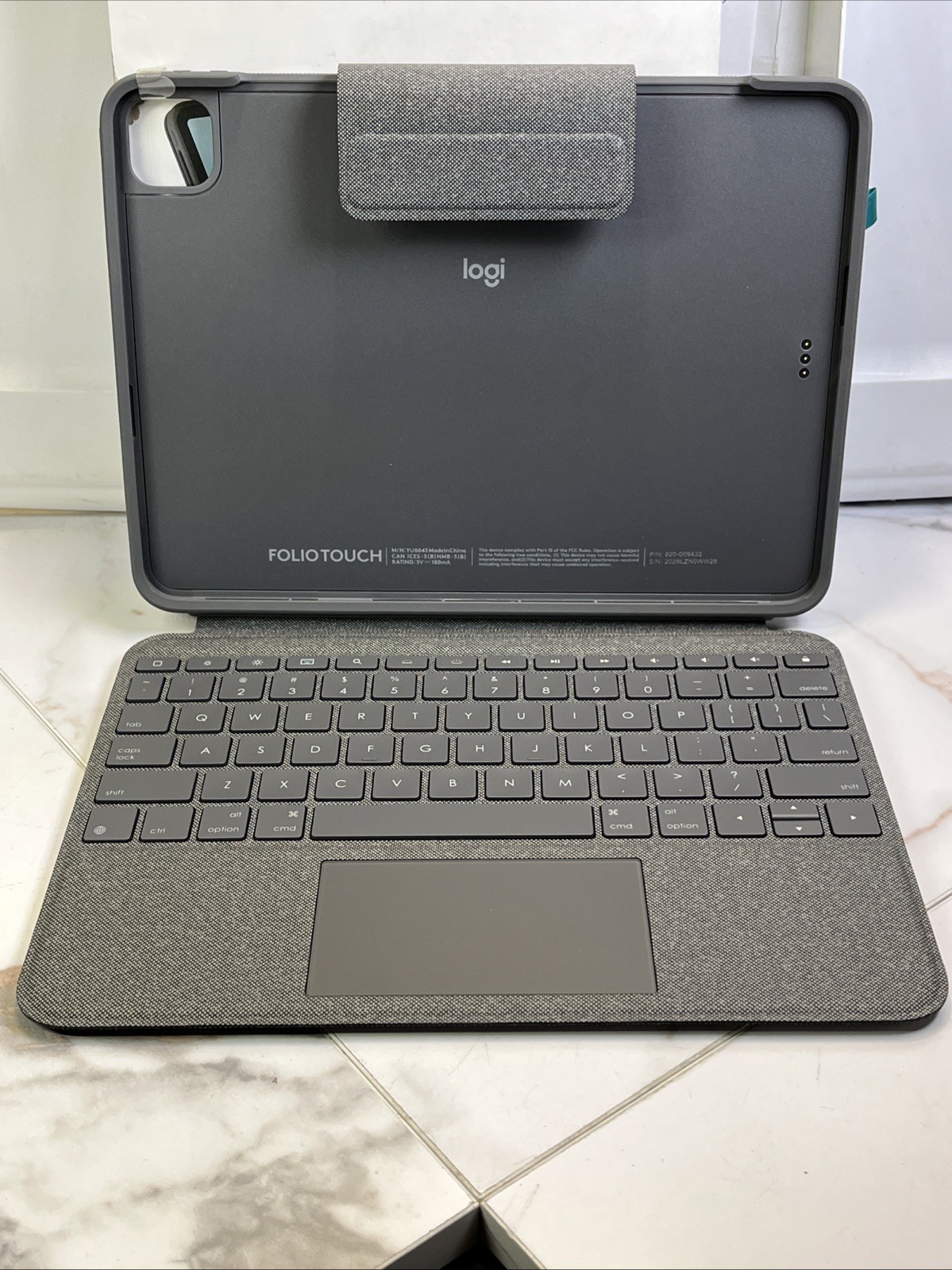 Logitech Combo Touch Keyboard/Cover Case