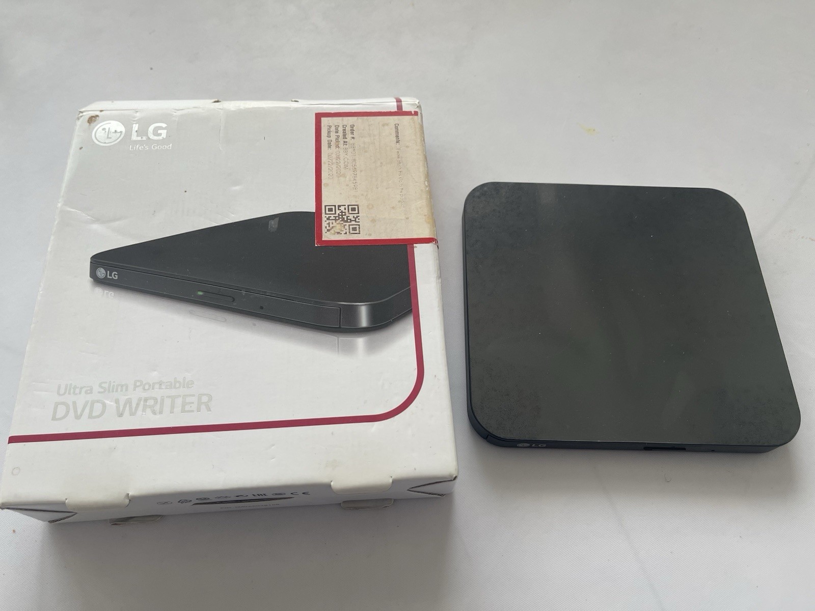 LG Ultra Slim Portable USB-Powered External DVD Writer SP80NB80 Black PC/Mac