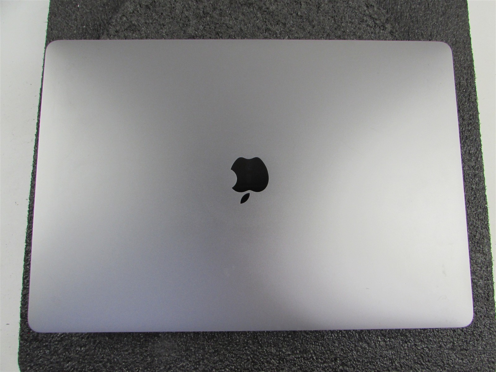 APPLE MACBOOK PRO A2141 3072X1920 I9-9980Hk 1TB SSD 32GB RAM AMD GPU NO O.S