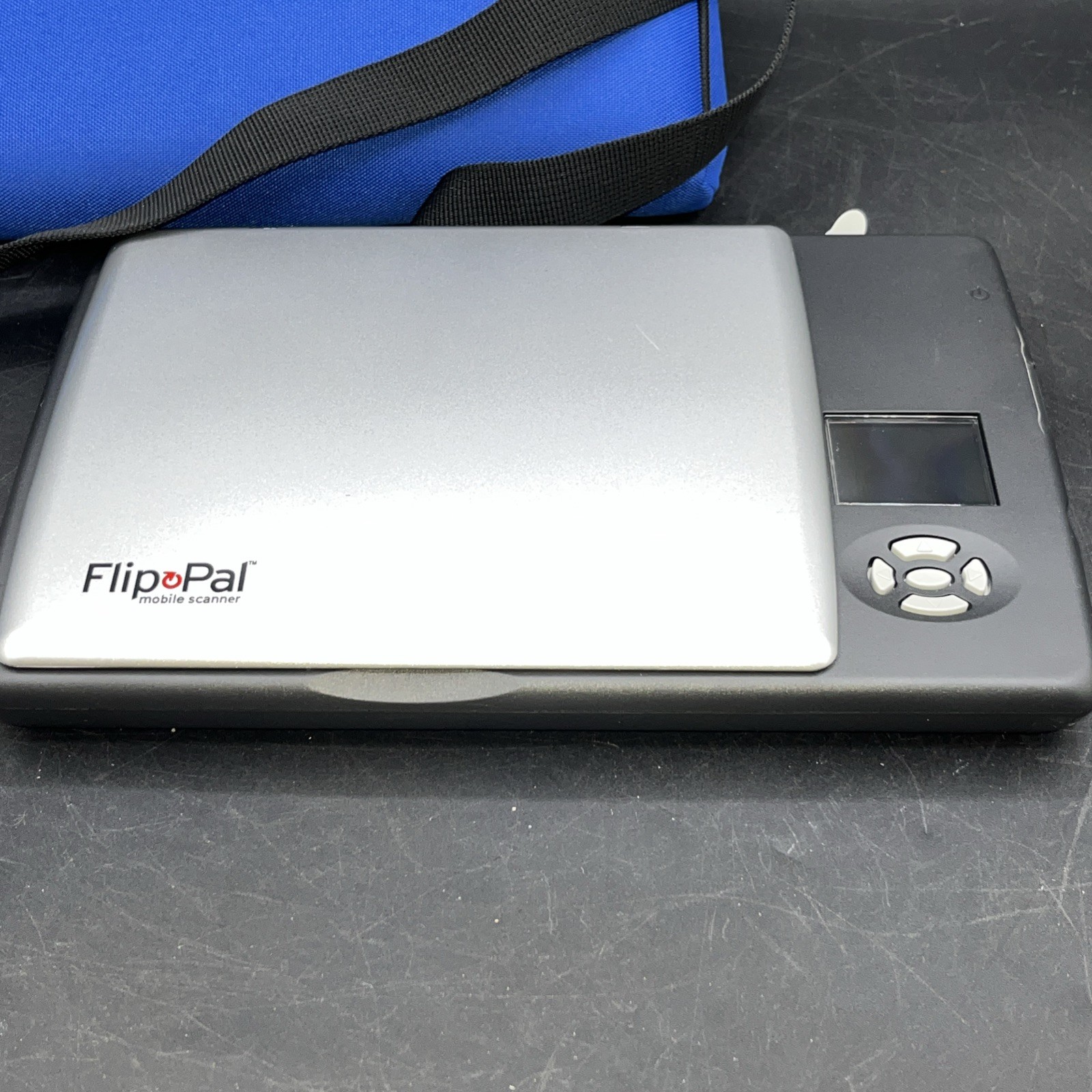 Flip-Pal Mobile scanner 100c Working