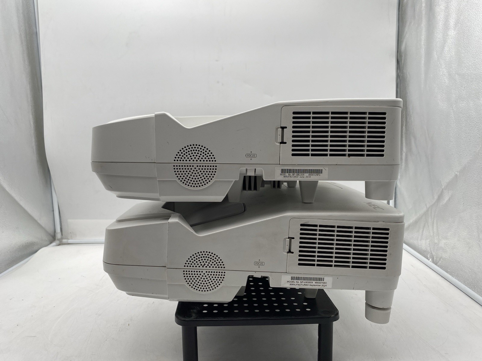 Lot of 2 NEC NP-UM330X Dual HDMI – XGA Ultra Short Throw Projector