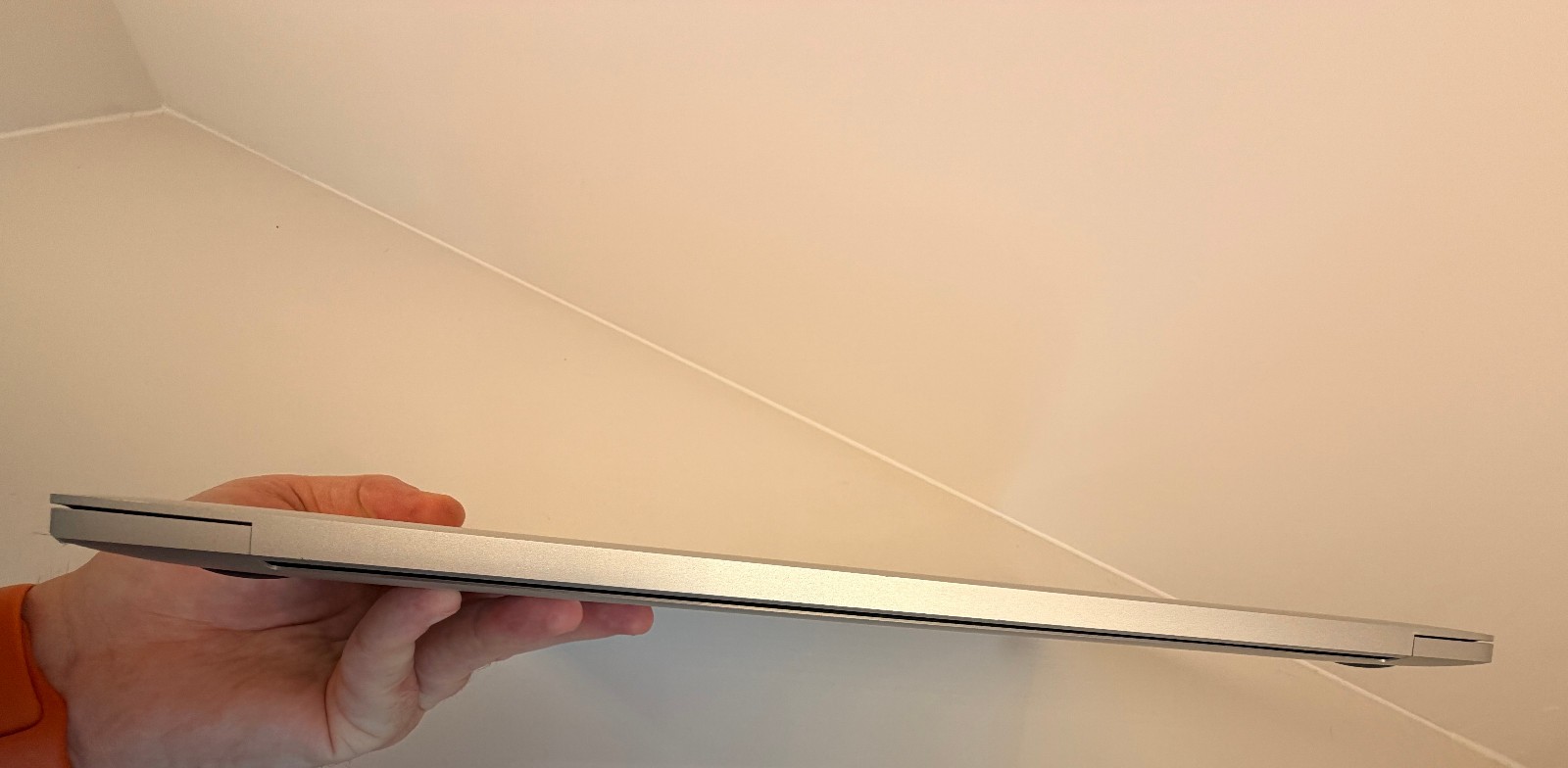 MacBook Pro 15″ 2016 – i7 2.7GHz, 16GB RAM, 1TB SSD, Radeon Pro 460 (Very Good)