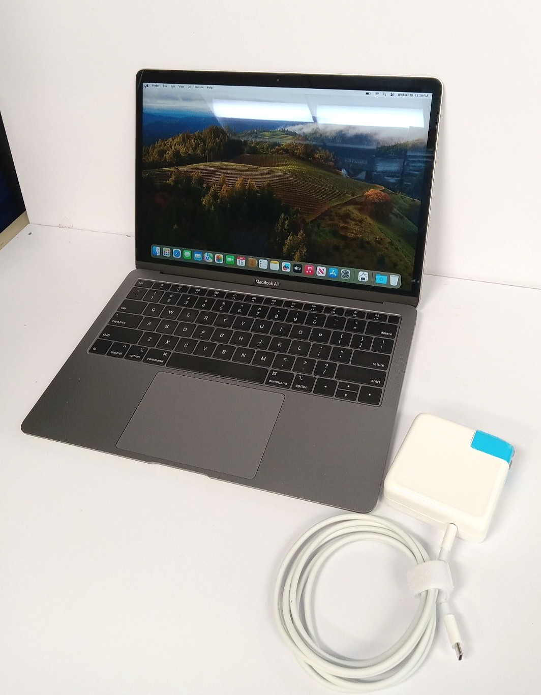 Apple Macbook Air 13″ Space Gray 2018 (256GB SSD, i5 8th Gen, 8GB RAM) – FF!