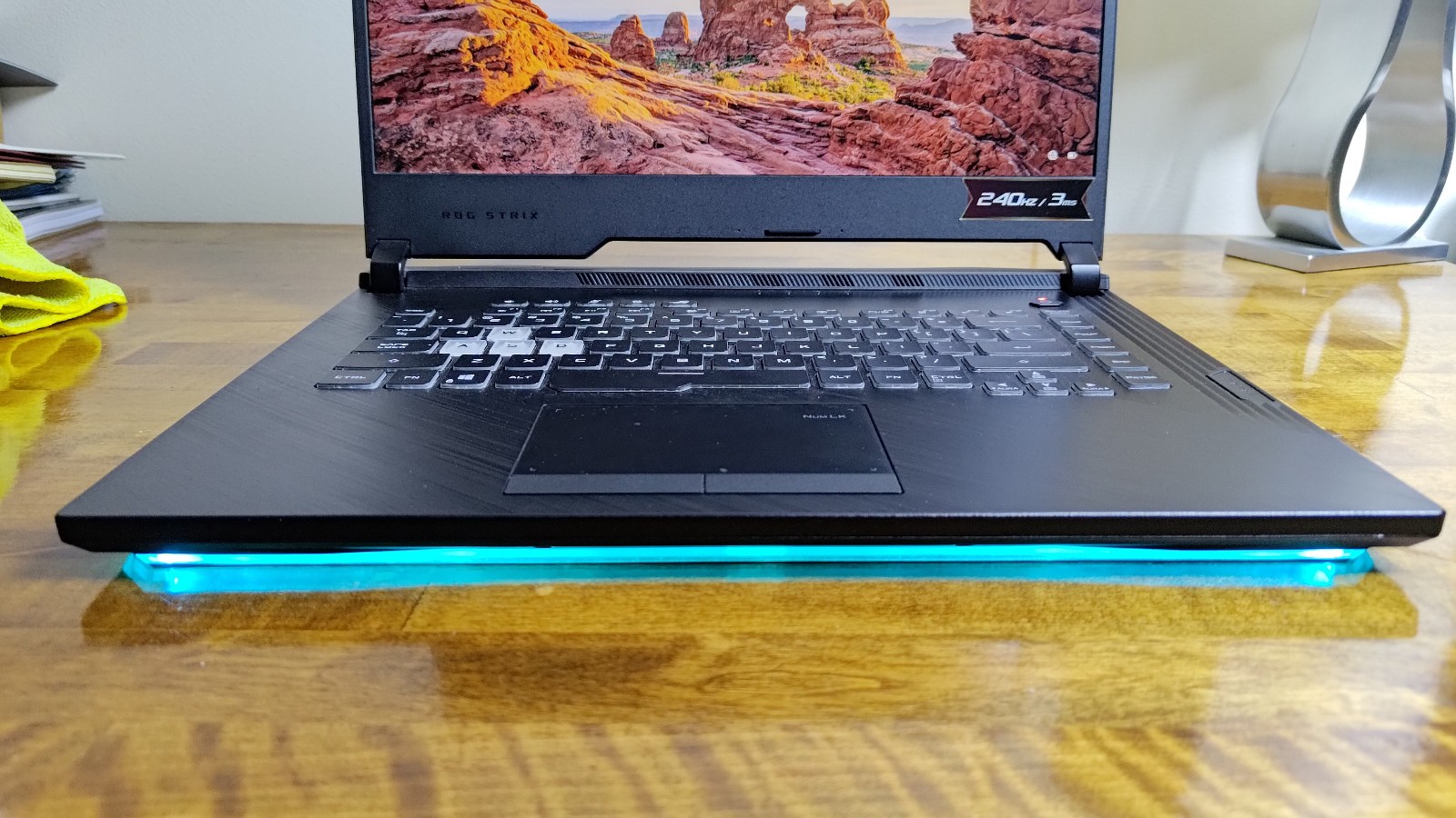 Used Asus ROG Strix Scar III G531GV, intel i7-9750h, 2060 6gb, 15.6″ 240hz/3ms