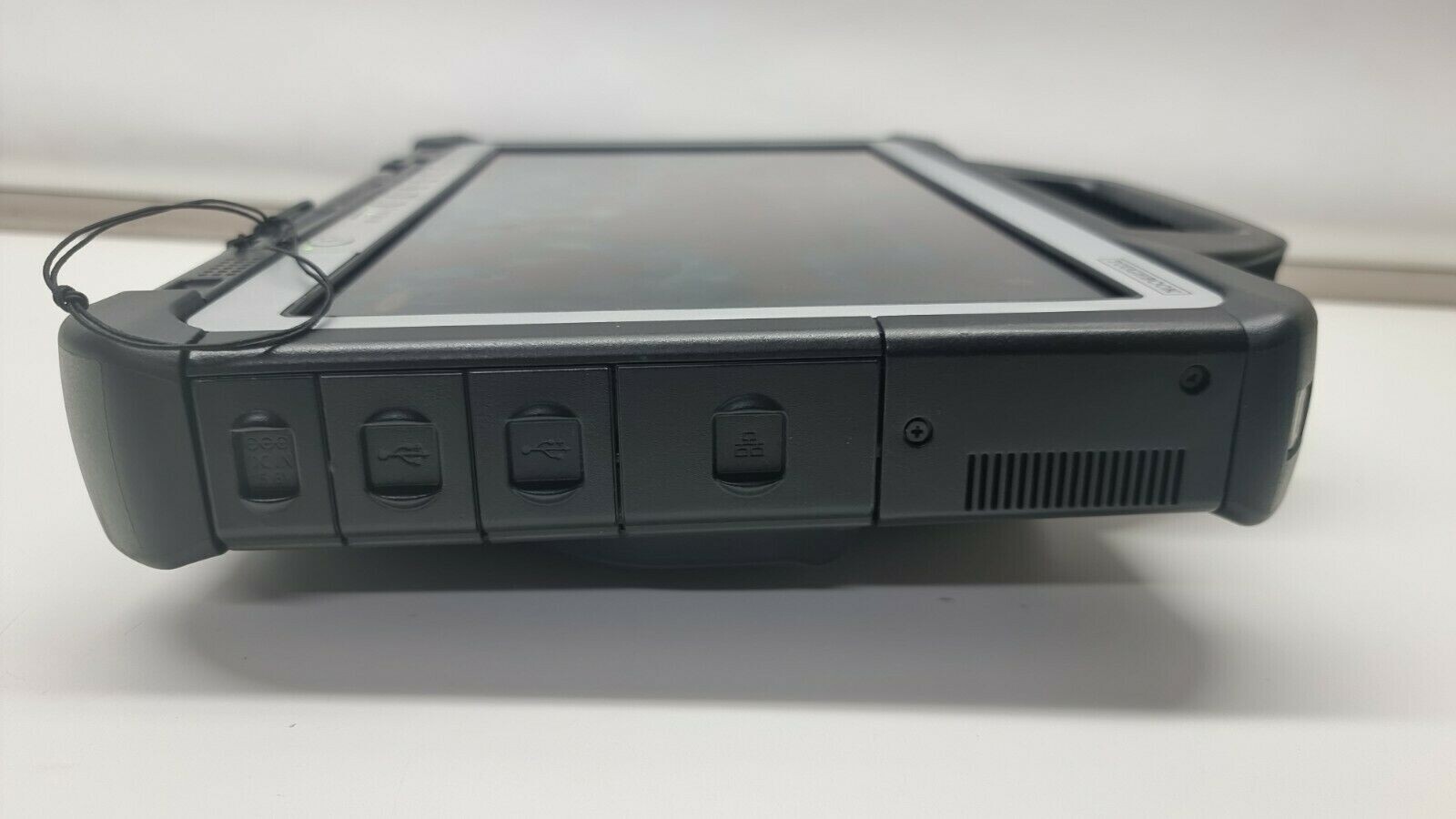 PANASONIC TOUGHBOOK CF-D1 MK3 i5-6300U 2.40GHZ 8GB 512GB SSD XENTRY TABLET