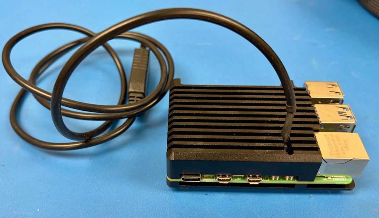 Raspberry Pi 5, 8GB RAM, 16 GB SDHC, serial console, heatsink case, power supply