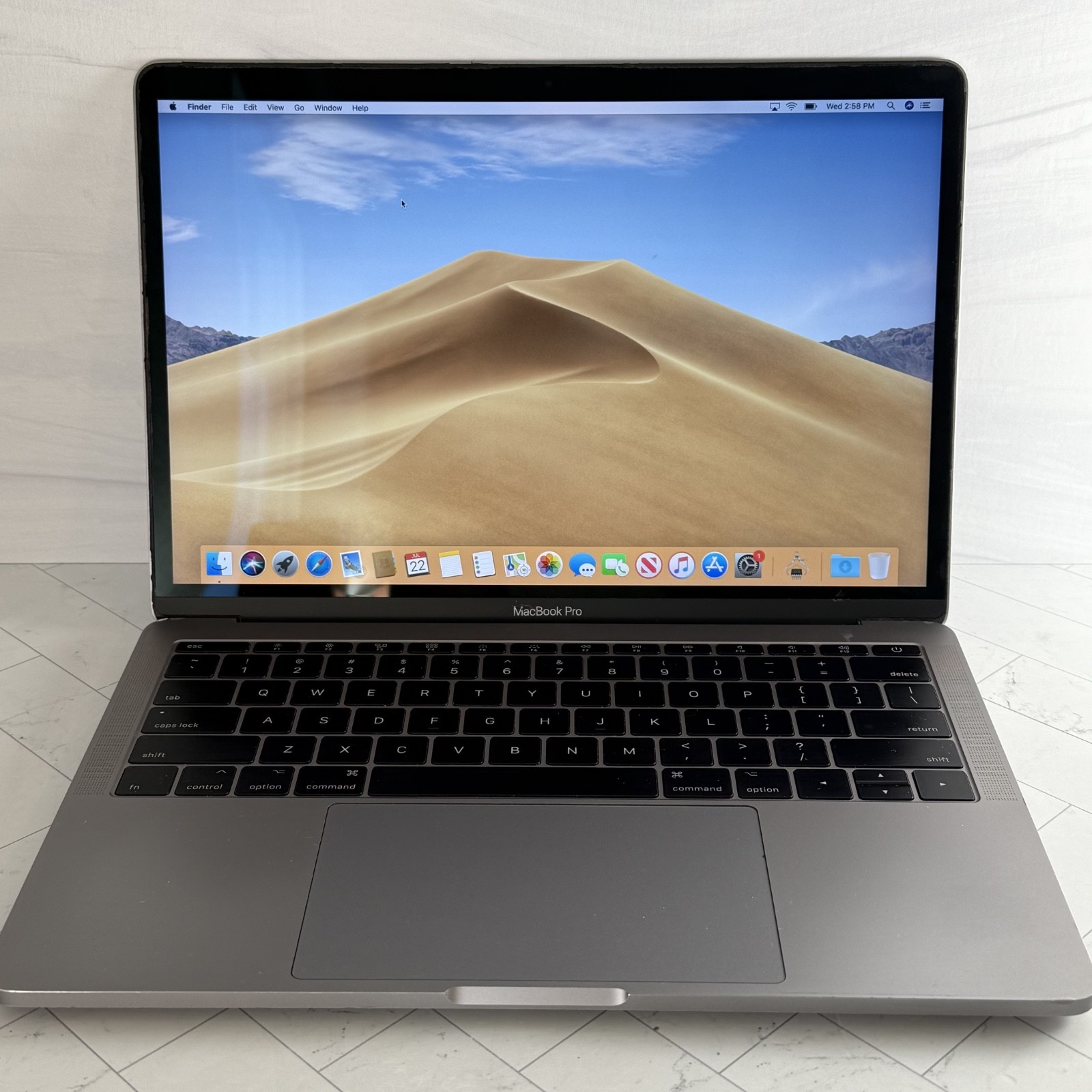 Apple MacBook Pro 2017 13″ 2.3 GHz 8 GB 128 GB Space Gray Cracked Bezel #H354