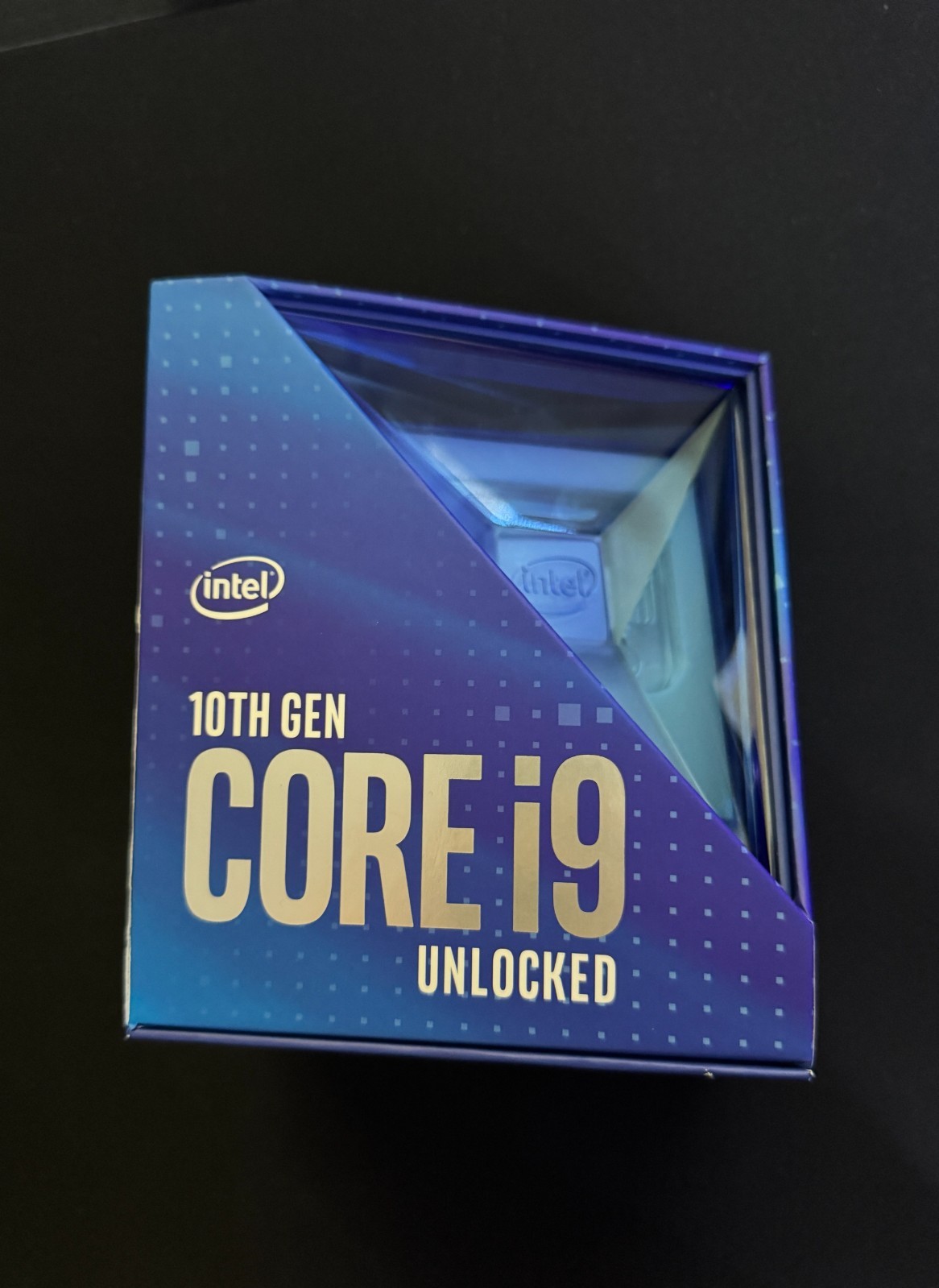 Intel Core i9-10900K Processor (3.7 GHz, 10 Cores, FCLGA1200)