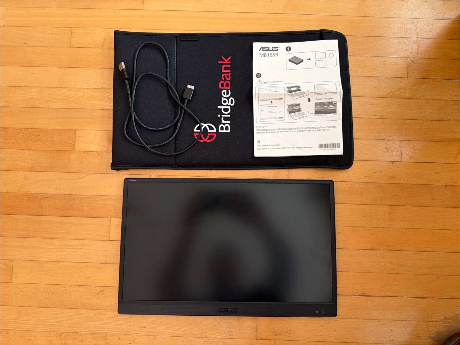 ASUS ZenScreen 15.6” 1366 x 768 Portable USB Travel Monitor MB165B & Case