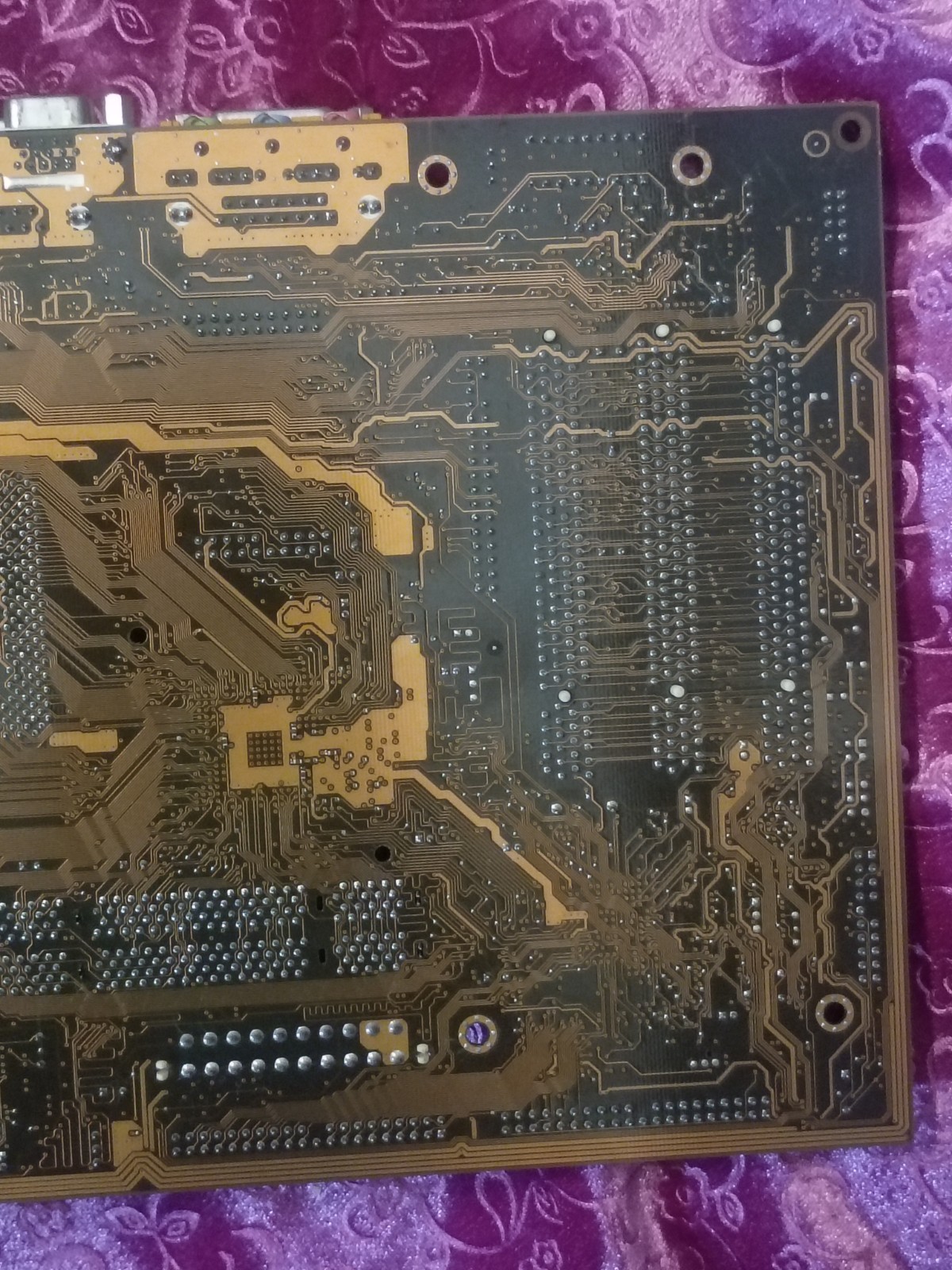 Intel TUW-AM ATX Socket 370 Motherboard SDR SDRAM PCI ISA On-Board Audio