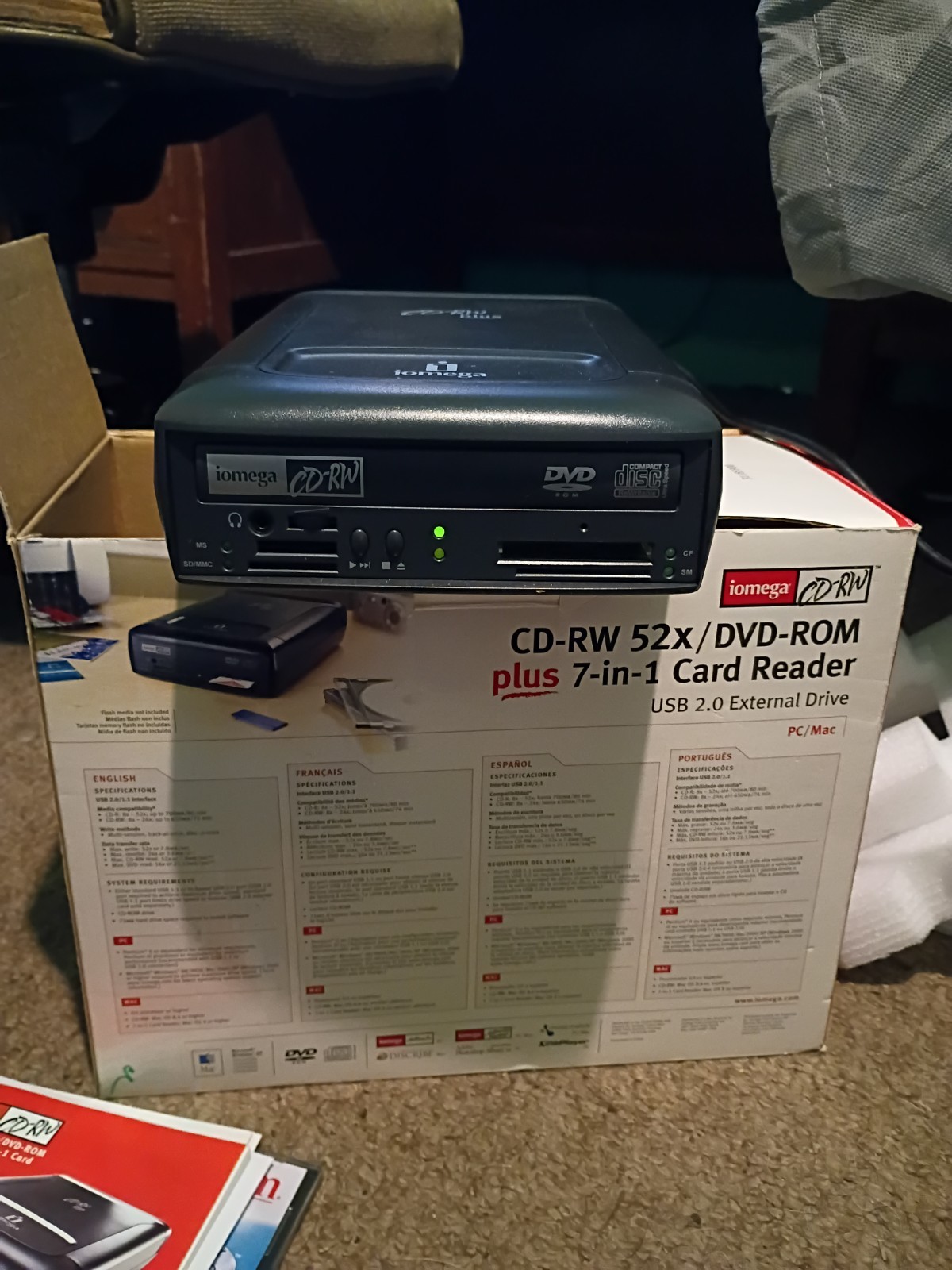 Iomega CD-RE 52x/DVD-ROM plus 7 in 1 Card Reader USB 2.0 External Drive