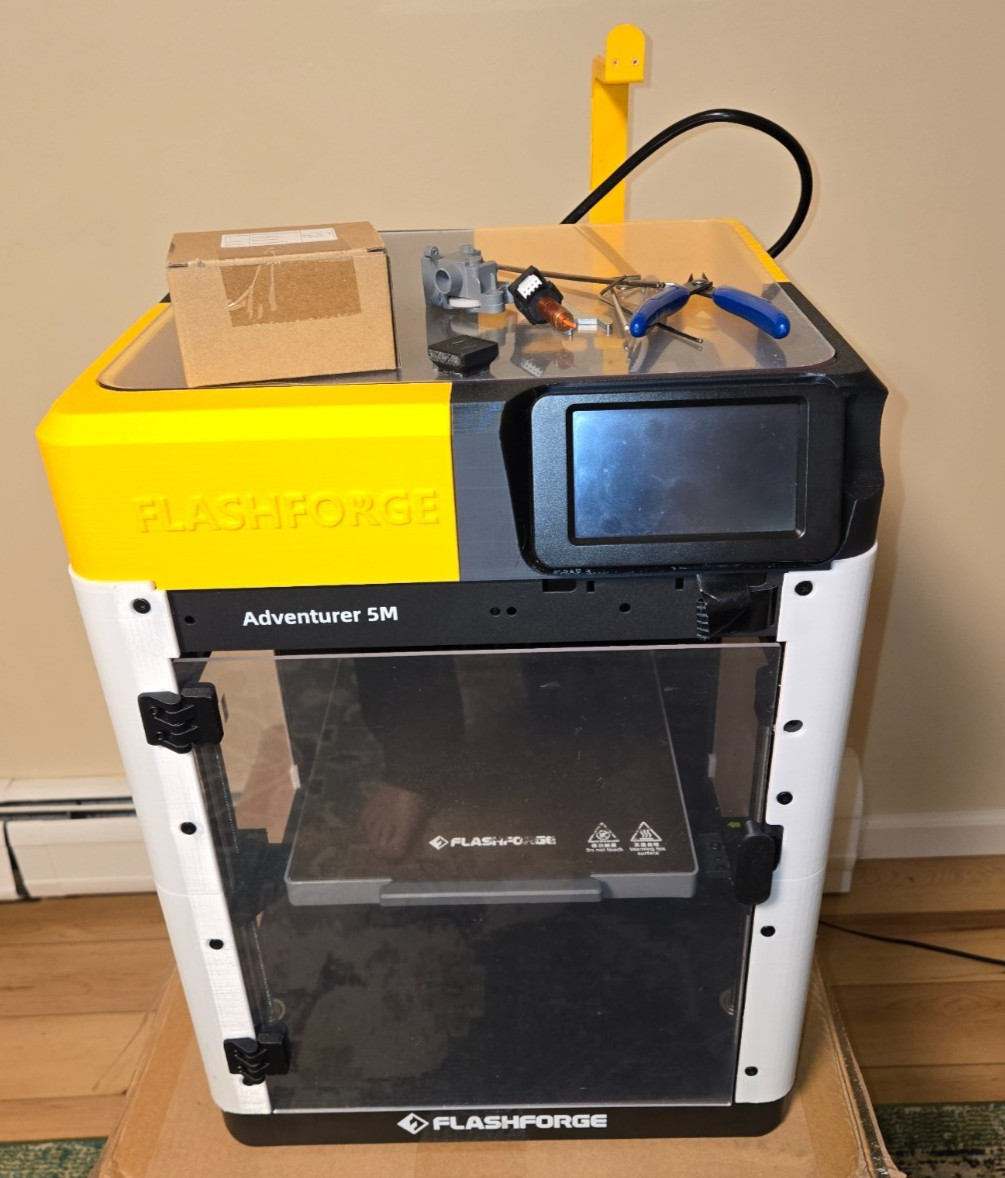 Flashforge Adventurer 5M 3D Printer – Fully enclosed, 0.4mm and 0.25mm nozzles