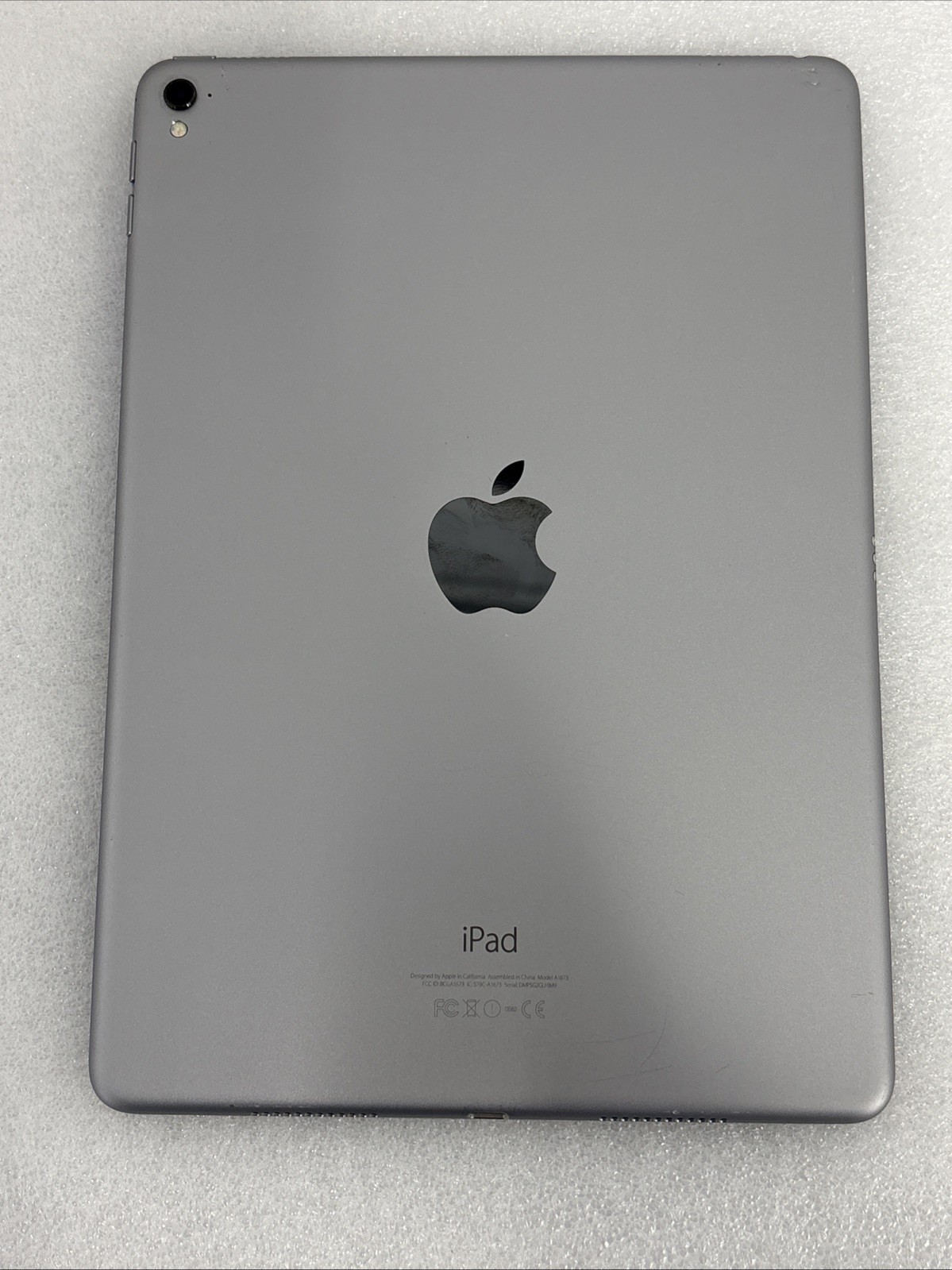 Apple iPad Pro 1st Gen. A1673, 32GB, Wi-Fi, 9.7″ – Space Gray
