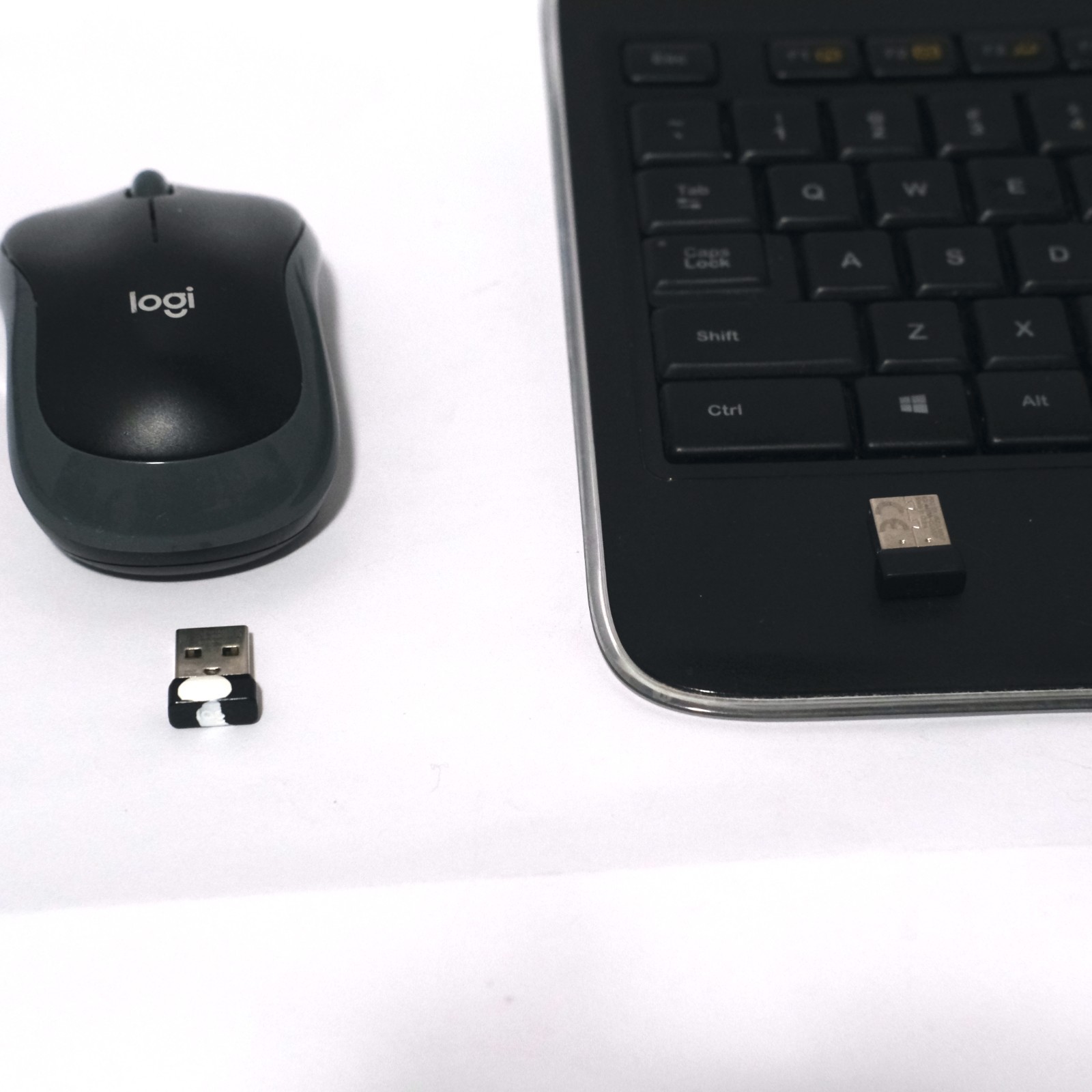 Logitech Bundle K800 Wireless Keyboard M185 Wireless Mouse w/ USB Tested & Works