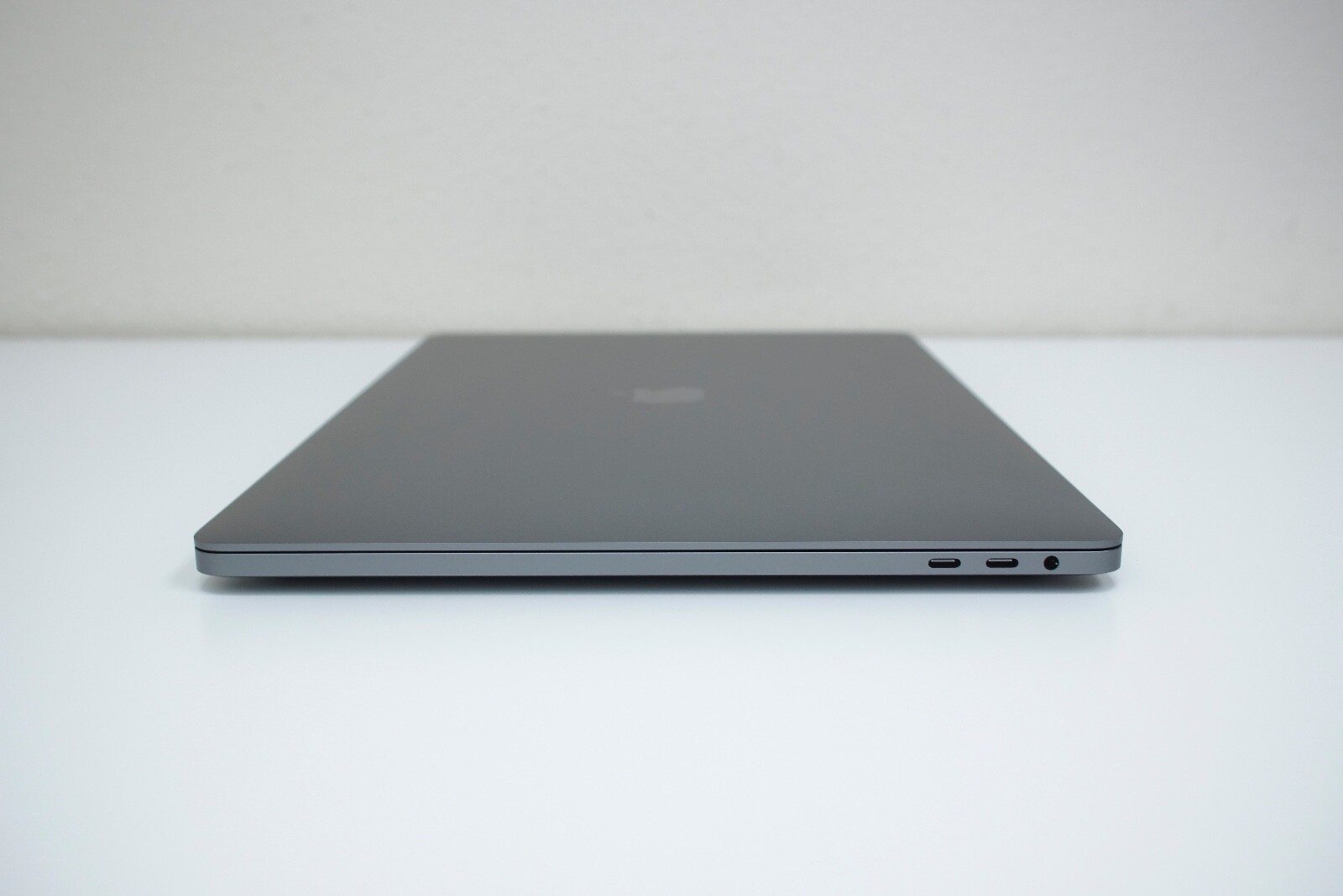 Apple MacBook Pro 16 Inch 2019 2.4 GHz Core i9 2TB SSD 64GB RAM 5500M 8GB GFX