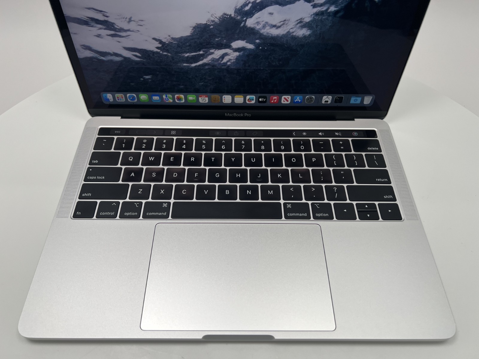 MacBook Pro (2018) 13″ – Intel Core i7 2.7GHz • 16GB RAM 1TB SSD – Read