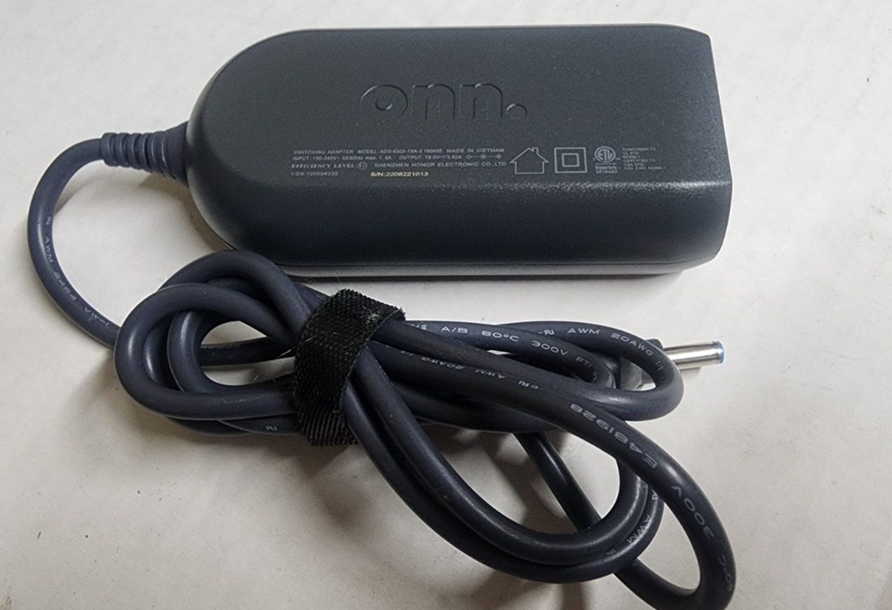 ONN ADS-6501-19A 19065E UNIVERSAL LAPTOP CHARGER WITH TIP D A3.13