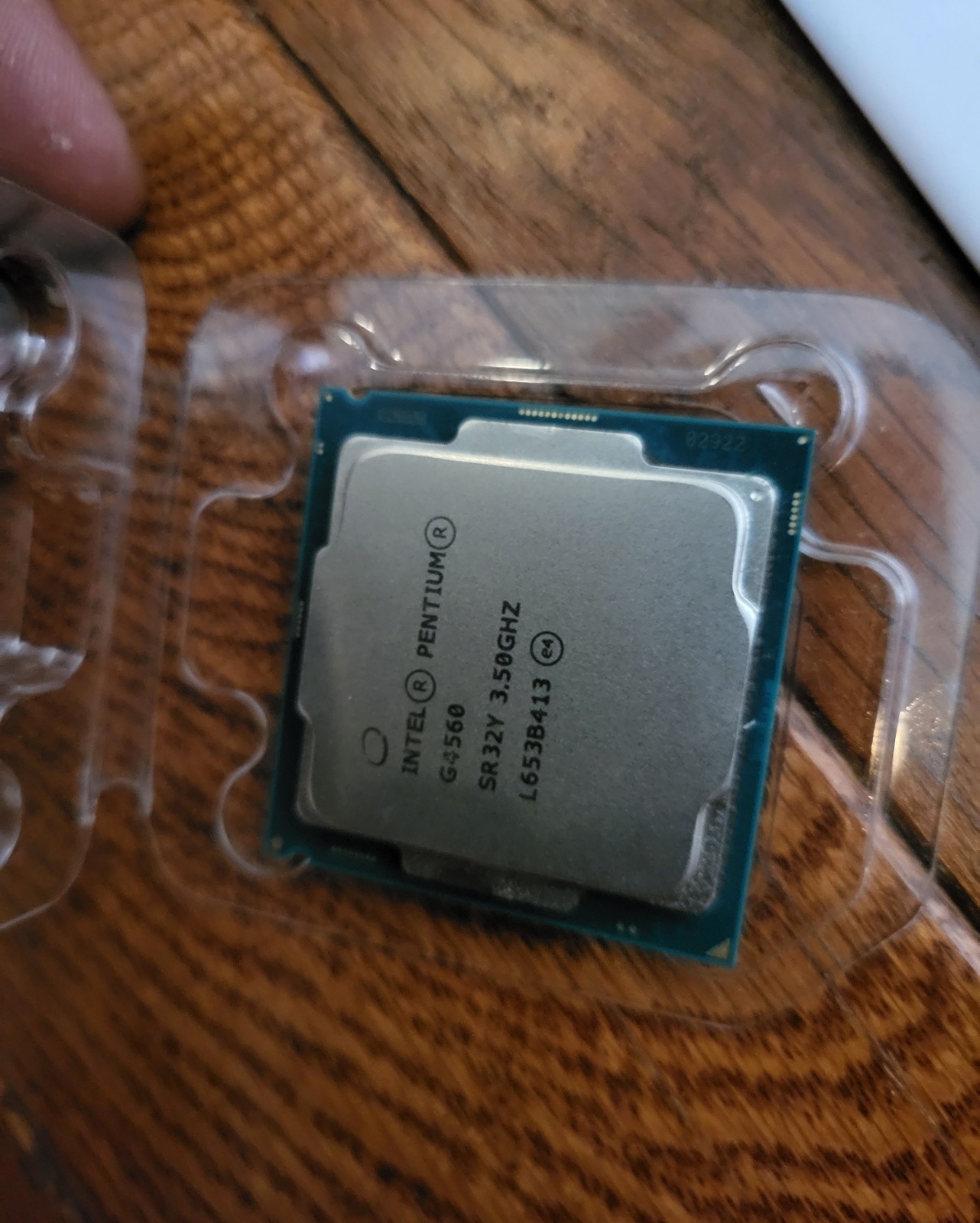 Intel Pentium G4560 – 3.5 GHz Dual-Core (BX80677G4560) Processor – Stock Cooler