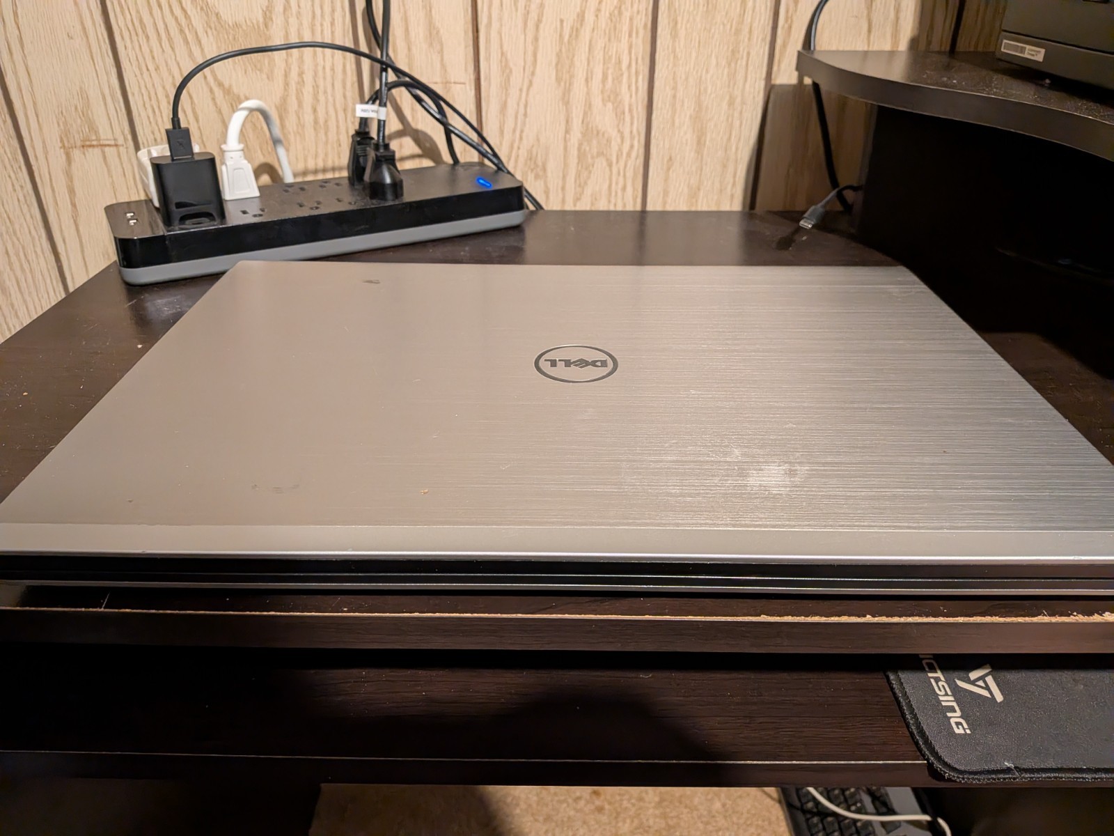 Dell Inspiron 17R 5748 Laptop (i3 4th Gen, 8GB DDR3L Ram, 250GB SSD, Linux Mint)