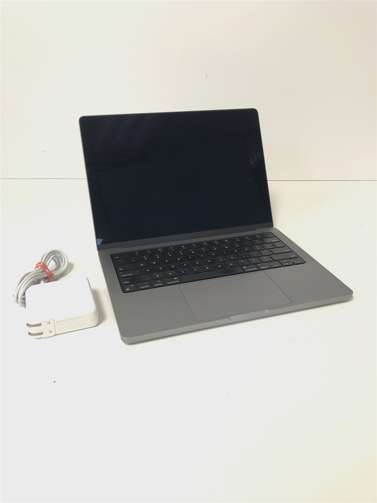 Apple MacBook Pro 14″ 2023: M2 Pro 10-Core CPU/16-Core GPU – 16GB – 512GB