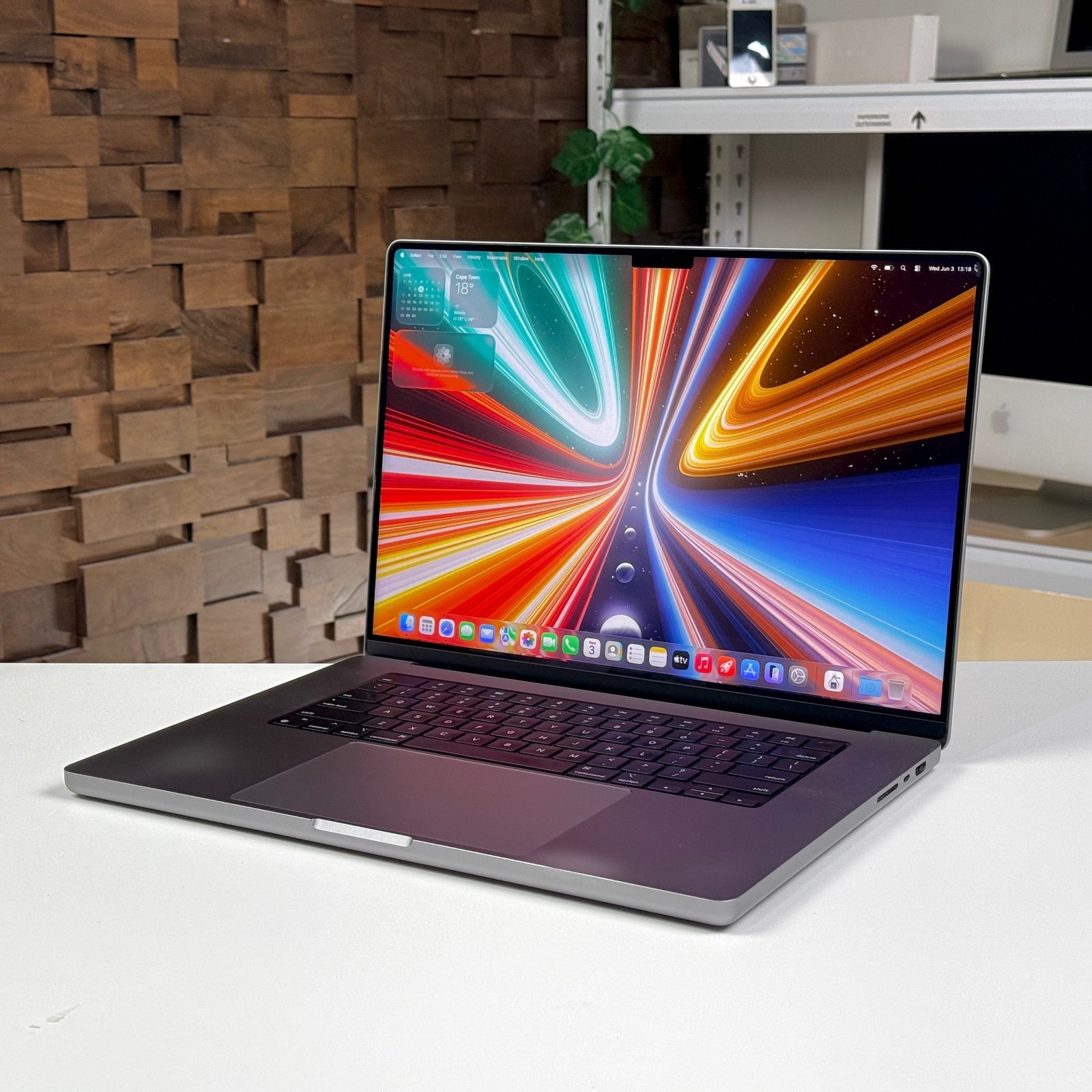 EXCELLENT MacBook Pro 16″ 2021 M1 Pro 10-CPU 16-GPU 16/512 Tahoe 2025 + WARRANTY