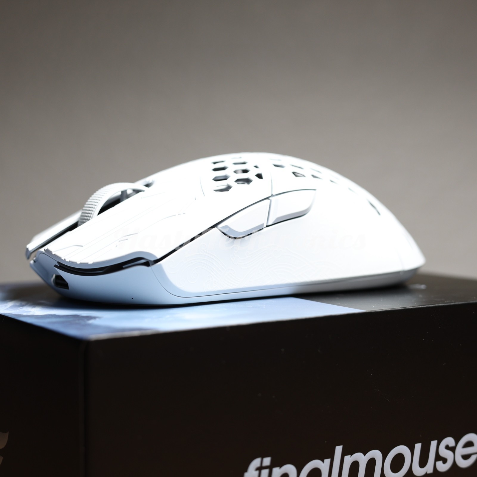 Finalmouse ULX Sakura Small x/10,000 Limited Edition – New & Ready to ship!