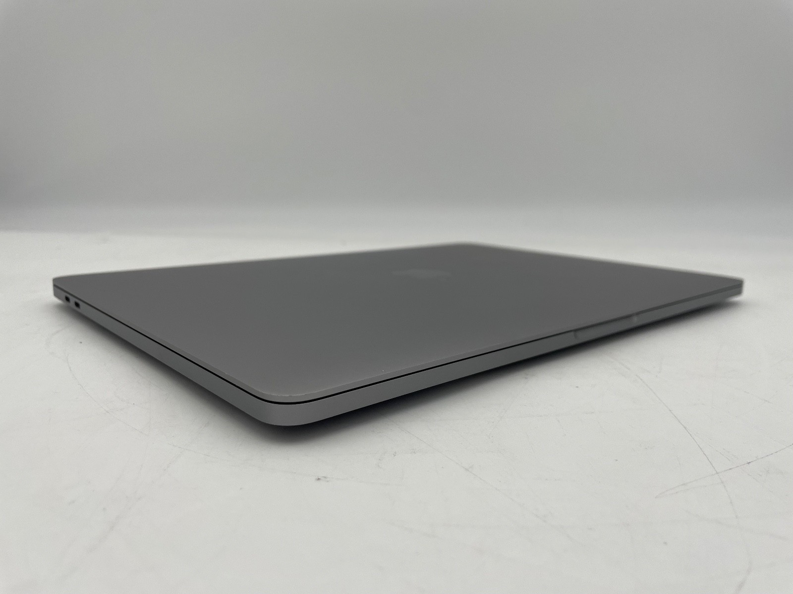 Apple MacBook Pro 2020 13″ touchbar | intel 2.3 i7 | 16GB RAM 512GB SSD *