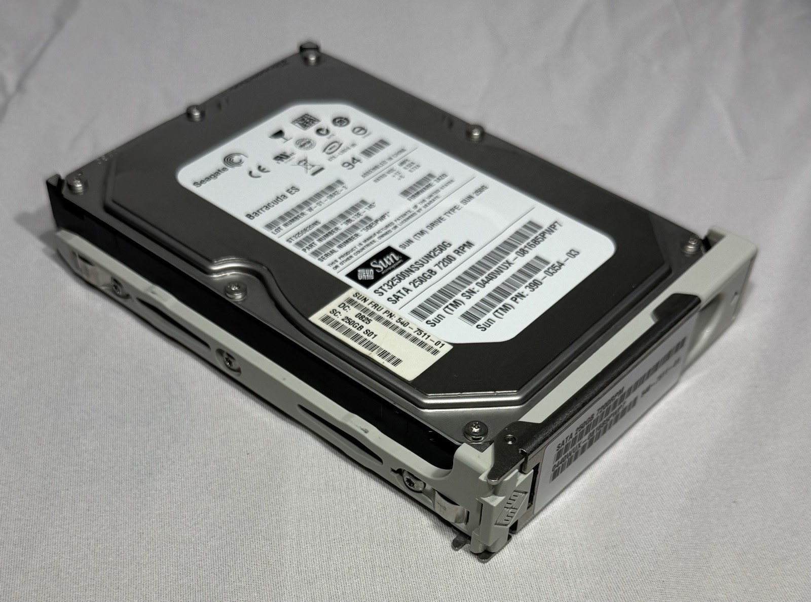 Sun 540-7511 250GB3.5″ 7200RPM SATA 3.0Gb/s HDD w/SPUD Bracket – Sun Ultra 24