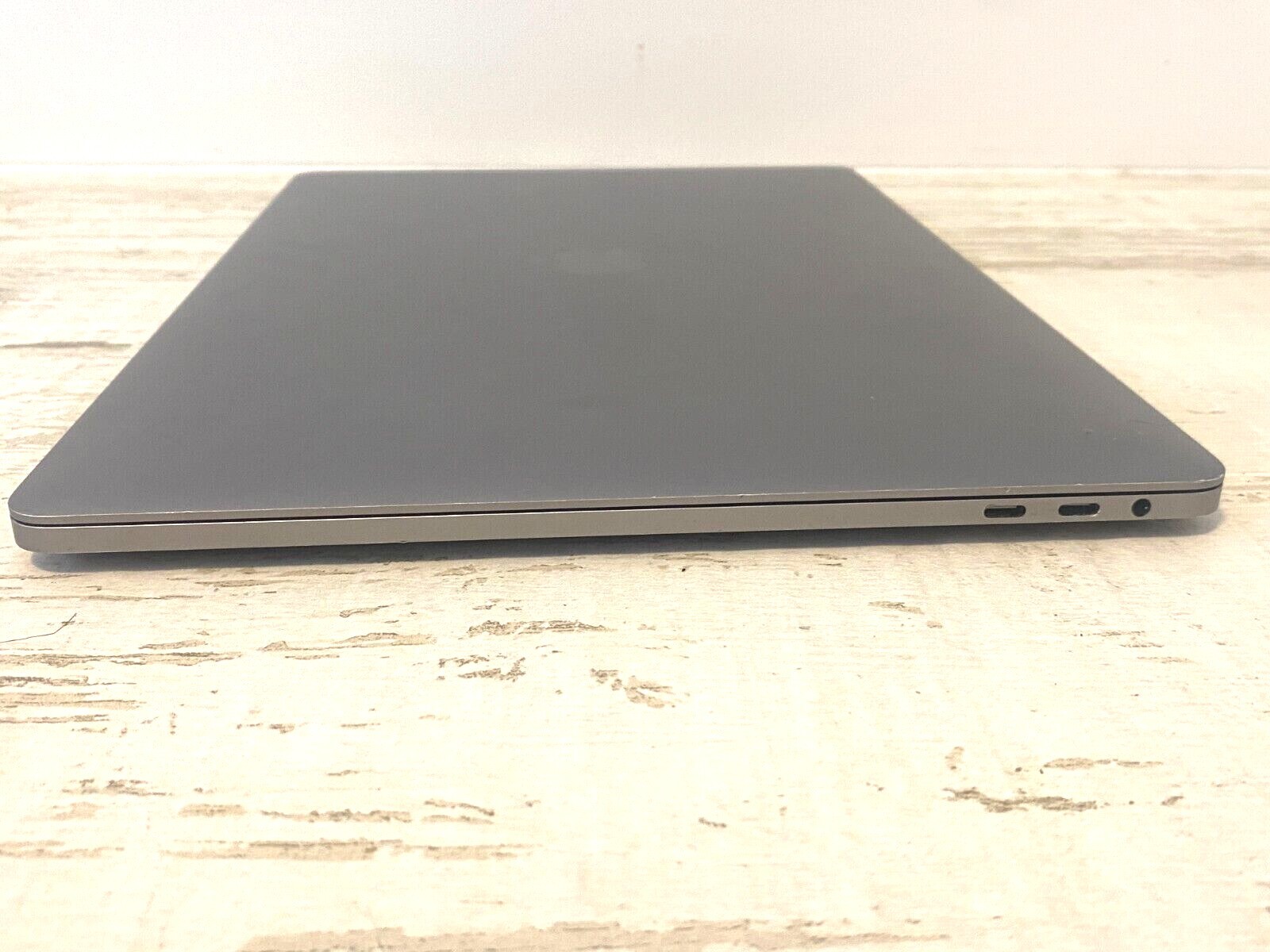 Apple MacBook Pro 15 inch Touch Bar 1TB SSD 16GB i7 3.6ghz Space Gray – Warranty