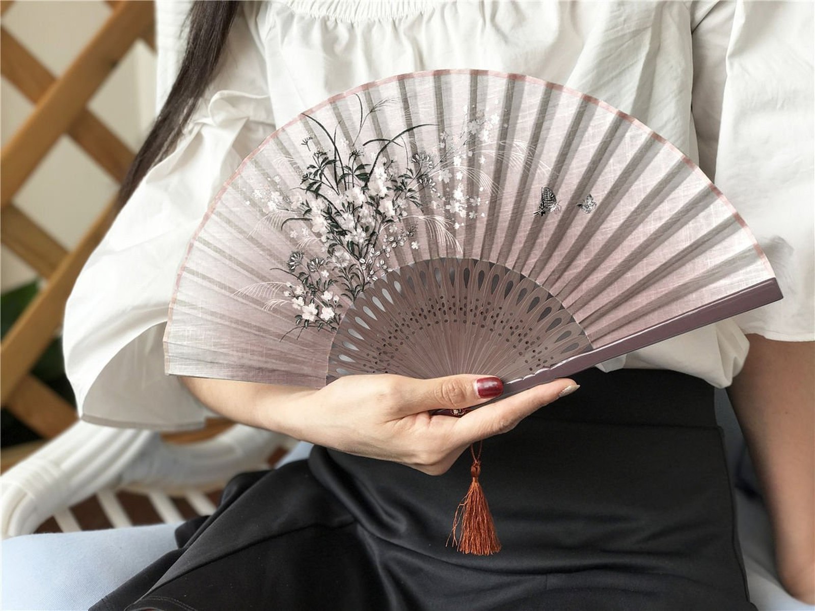 OMyTea® “Grassflowers 8.27″(21cm) Hand Held Folding Fans – With a Fabric Sl