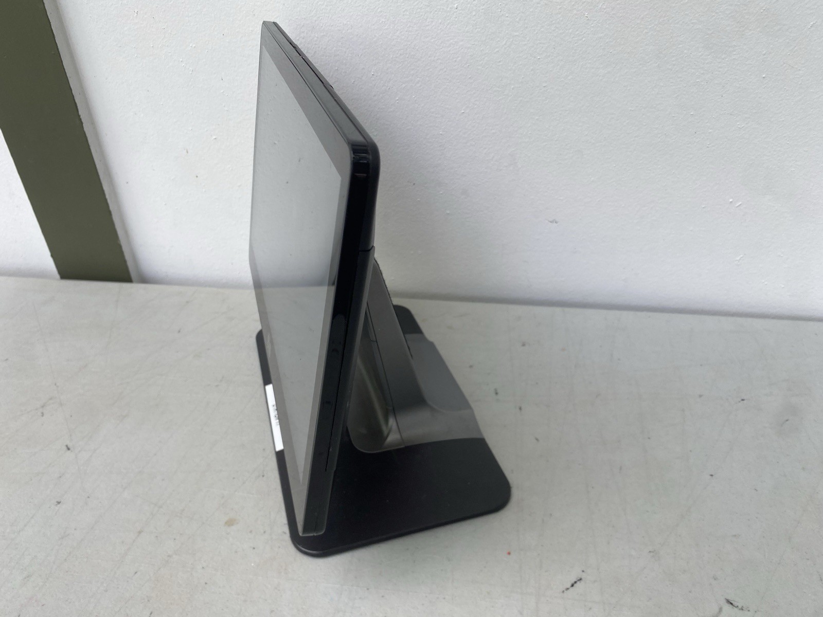 ELO ET1302L Anti-Glare Wall Mountable 13.3″ Touchscreen w/Stand NO POWER CORD