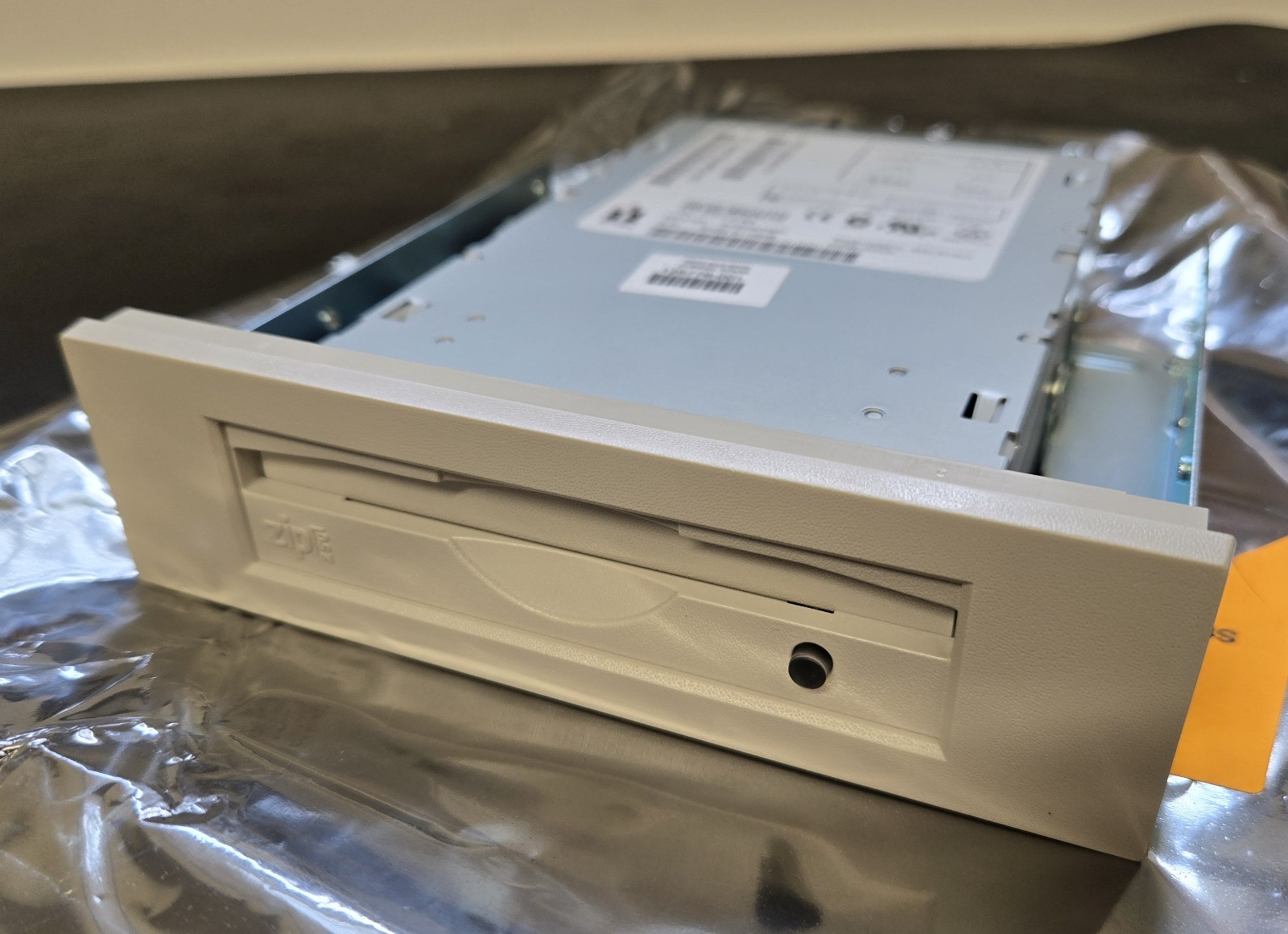 BRAND NEW internal Iomega ZIP 250 IDE drive with white 5.25″ mounting kit – NOS