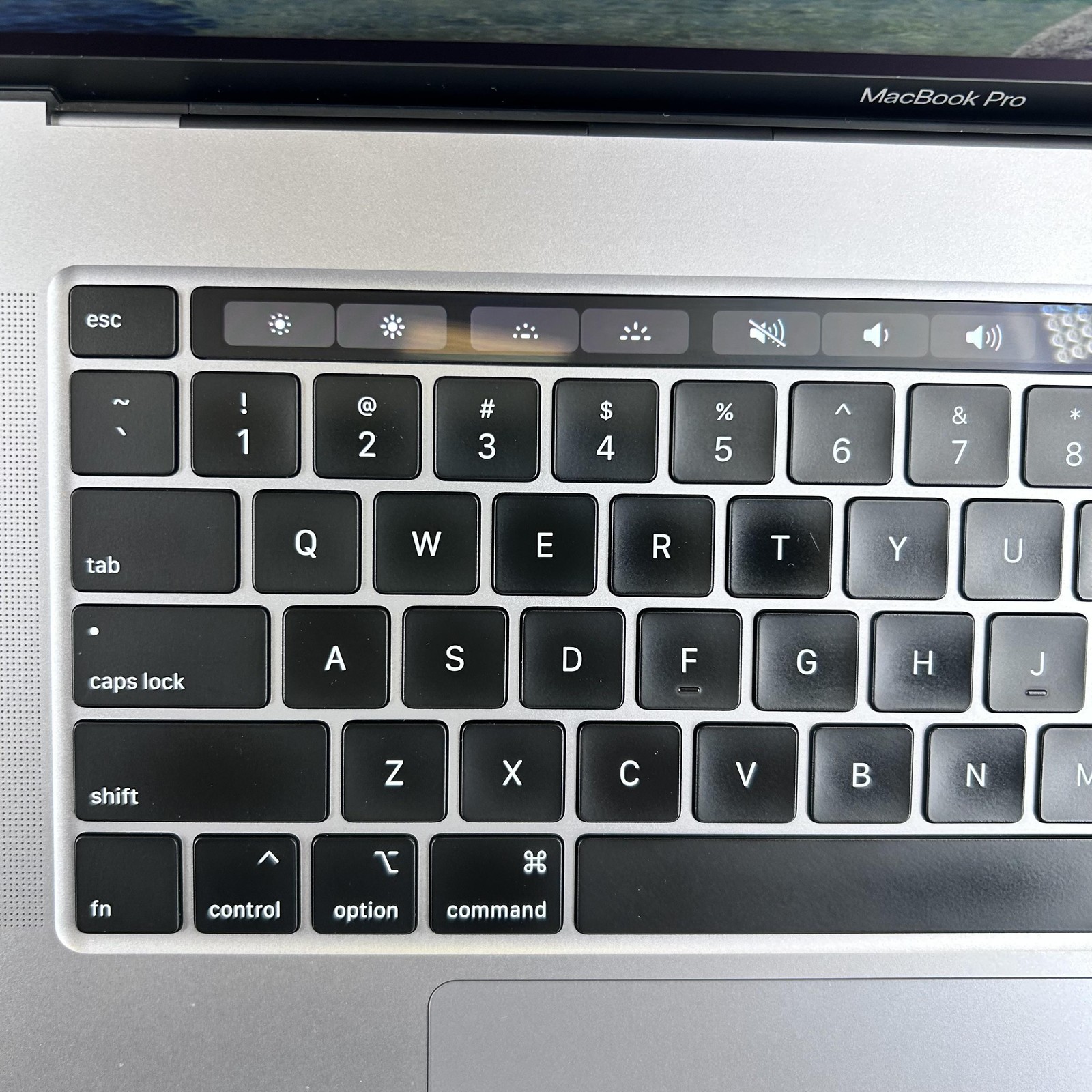 MacBook Pro 16 Touch Bar Space Gray 2019 2.3GHz i9 32GB 1TB SSD Radeon Pro 5500M