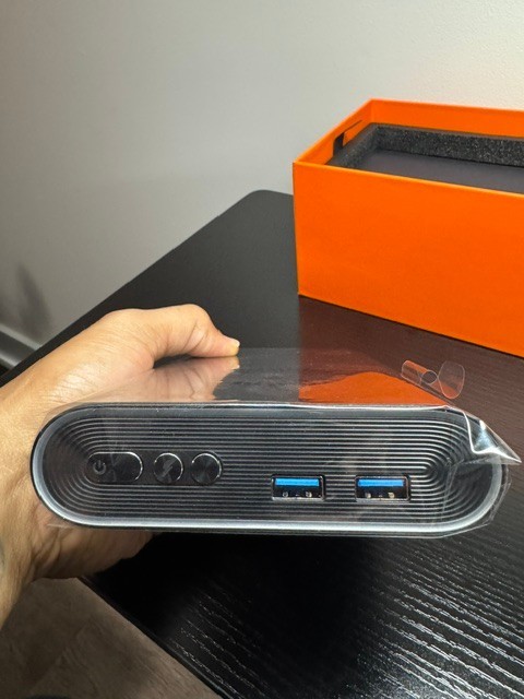 OneXGPU External GPU with AMD RX 7600M XT – 8GB GDDR6 RDNA 3 – Portable eGPU