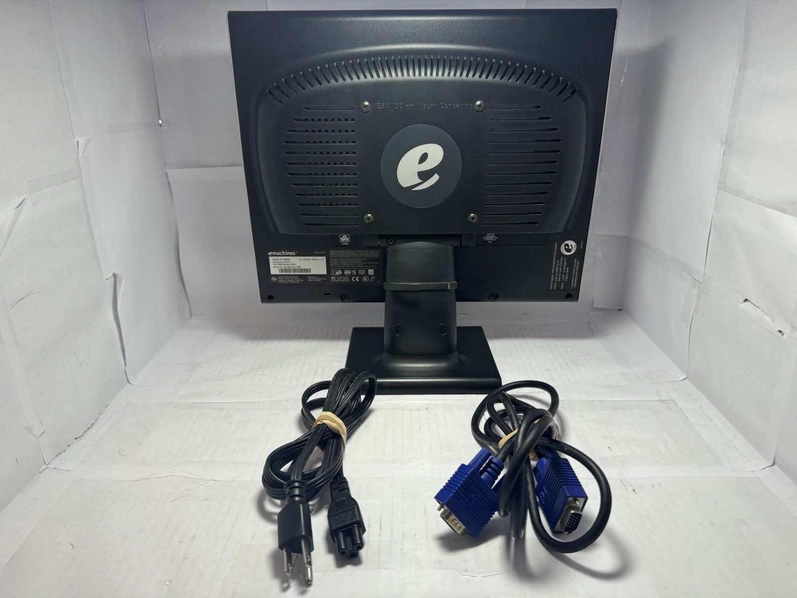 eMachines 15” LCD Monitor TFT1560PS VGA w Power & Cable Tested