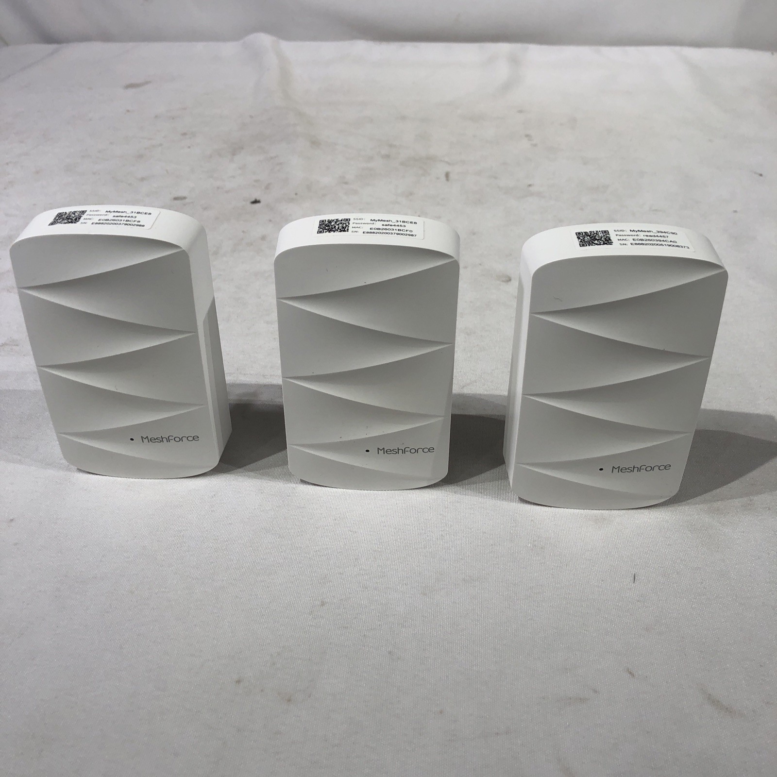 5 lot Meshforce Whole Home Mesh Wifi System 2 x M3 and 3 x M3 Dots – White