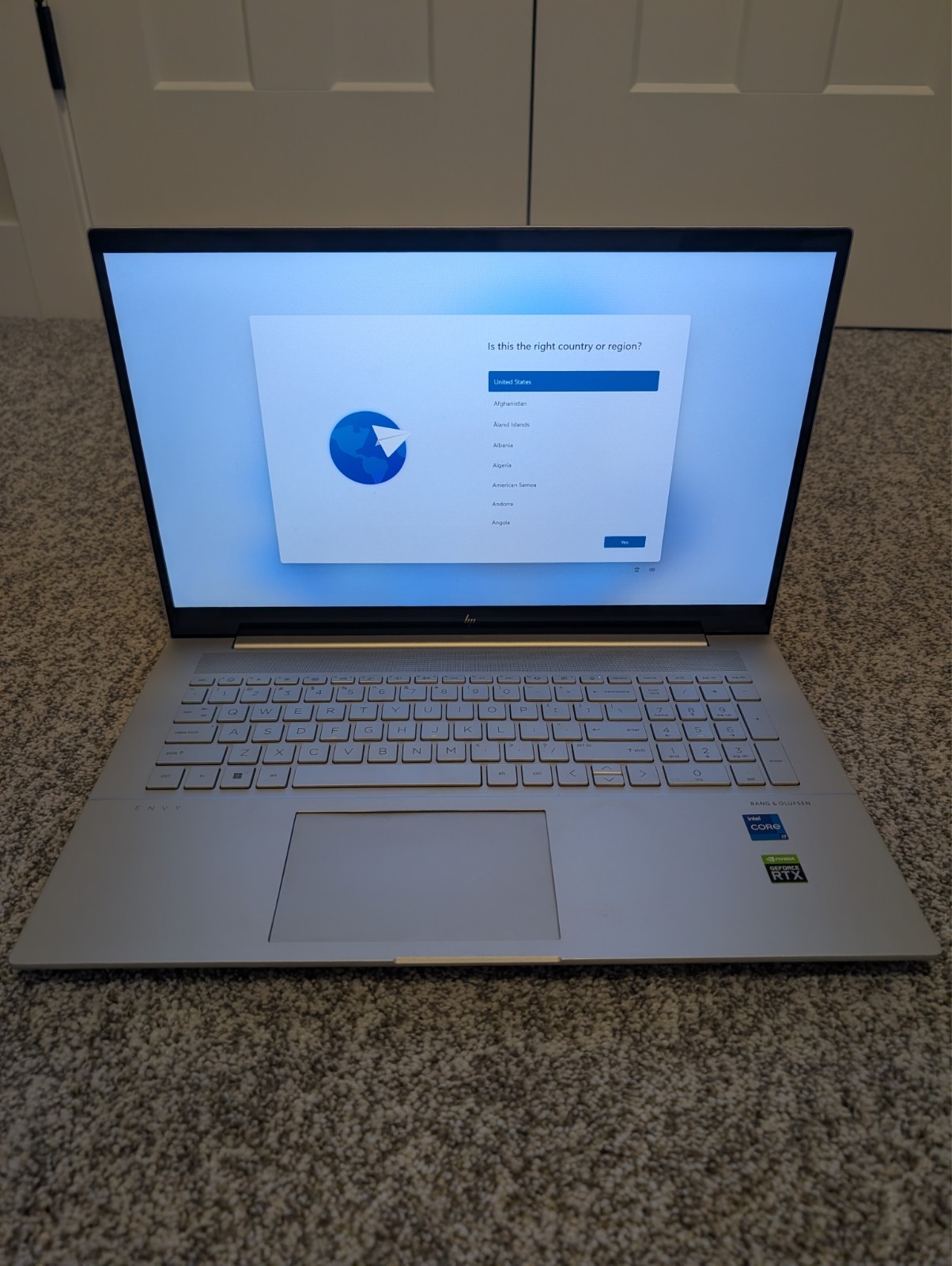 HP ENVY 17-cr0747nr 17.3″ COMES WITH HP OFFICIAL DOCKING STATION