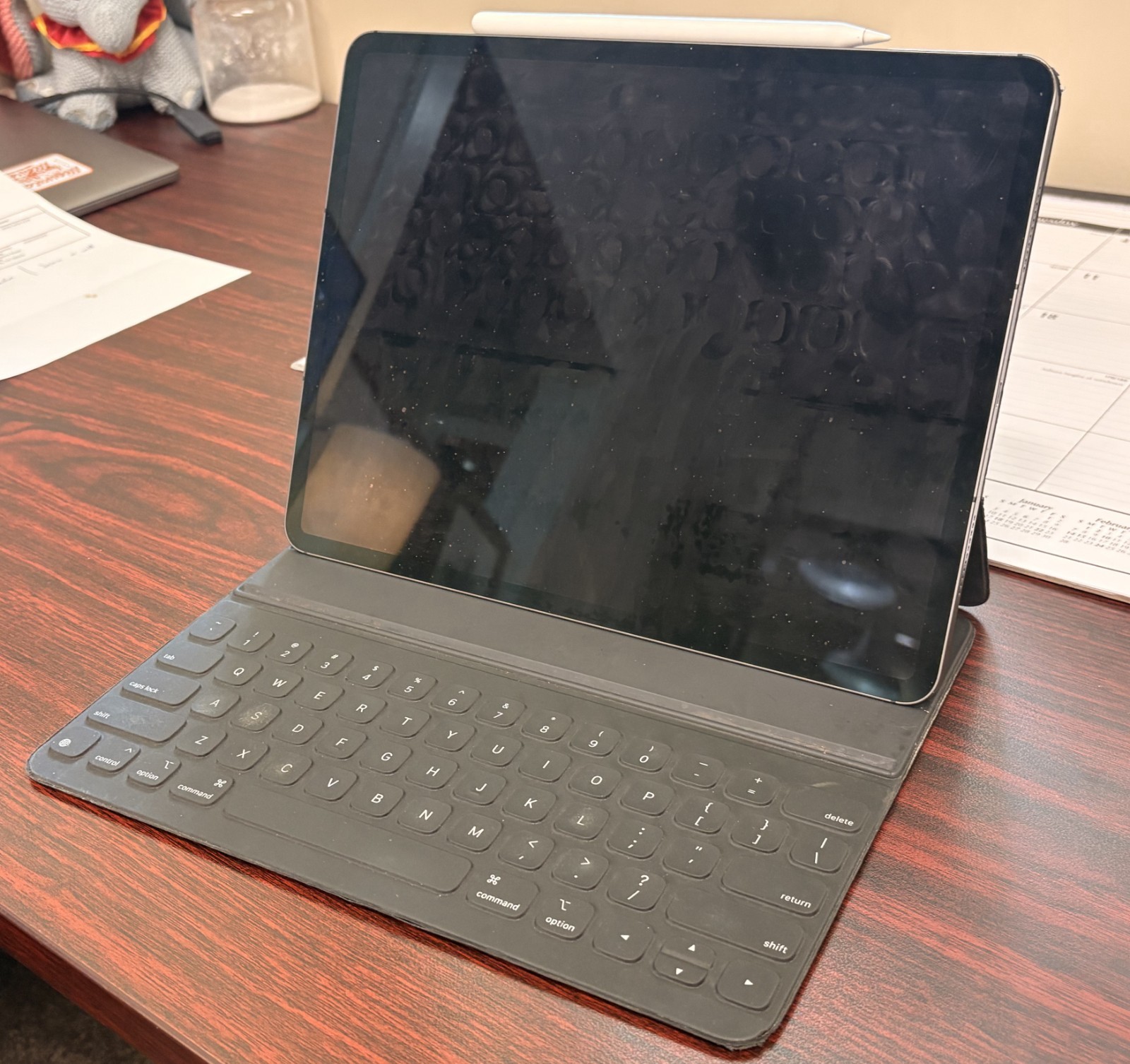 Apple iPad Pro 12.9″ 5th gen 256 GB, Wi-Fi + 5G, w/ Apple Pencil and Smart Folio