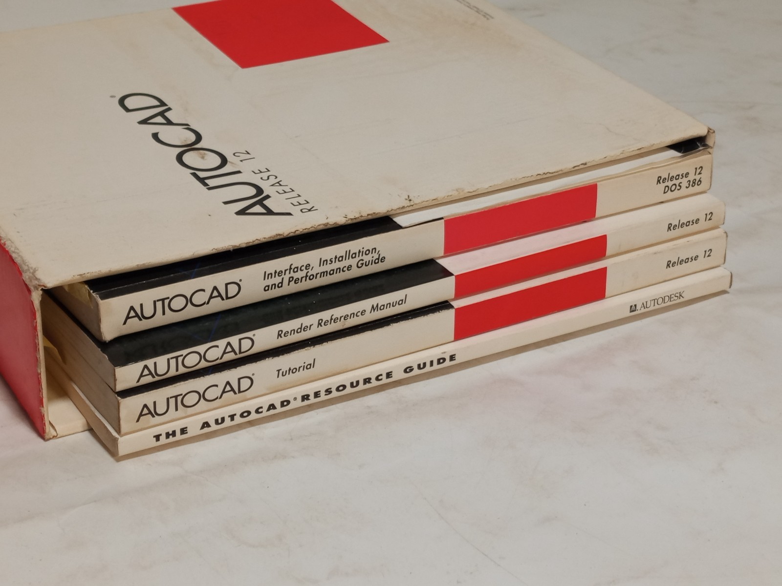Autodesk AutoCAD Release 12 & 2000i/2005 User Guides Manual Lot as shown