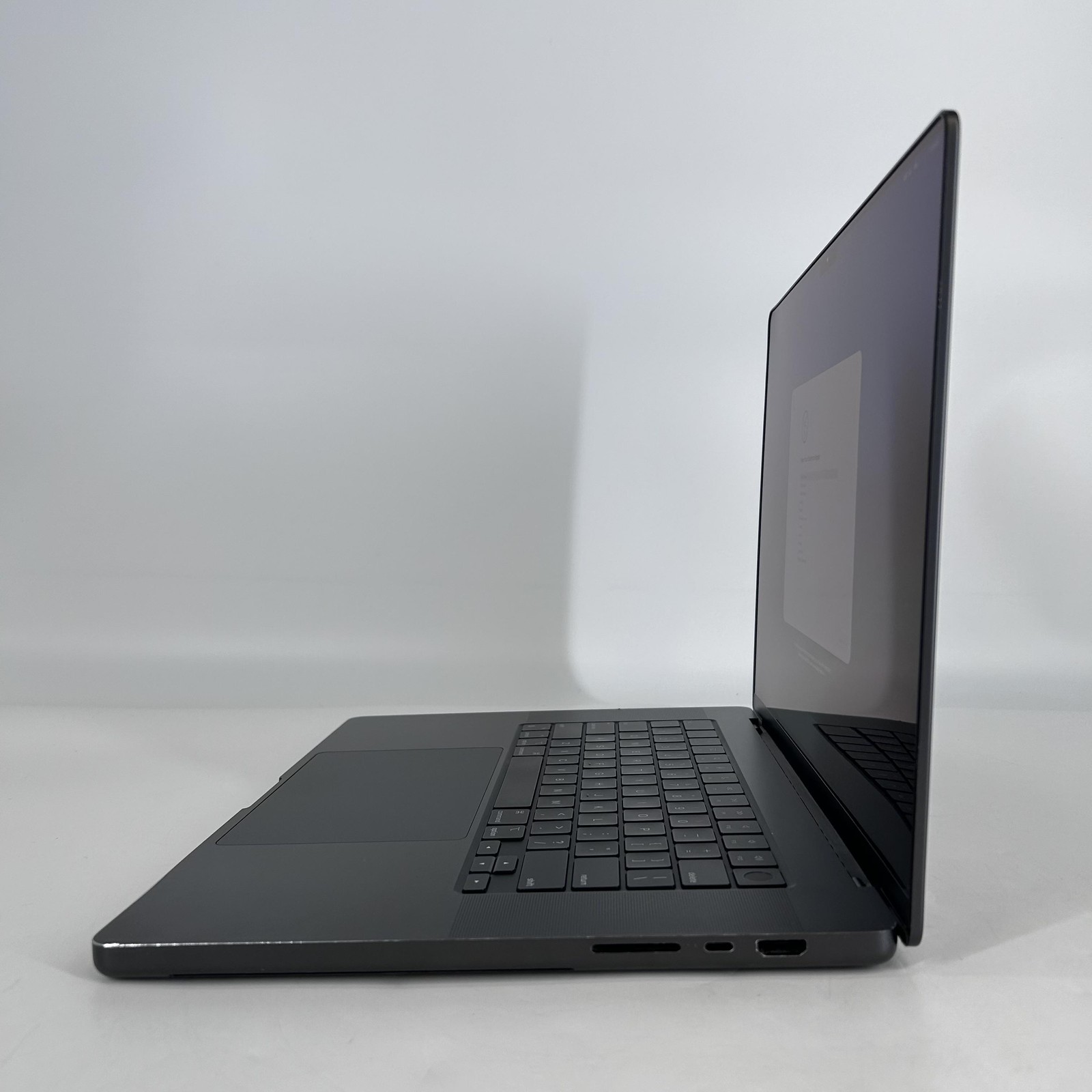 MacBook Pro 16 Black 2024 M4 Max 14-Core CPU 32-Core GPU 36GB 1TB SSD Bent Frame