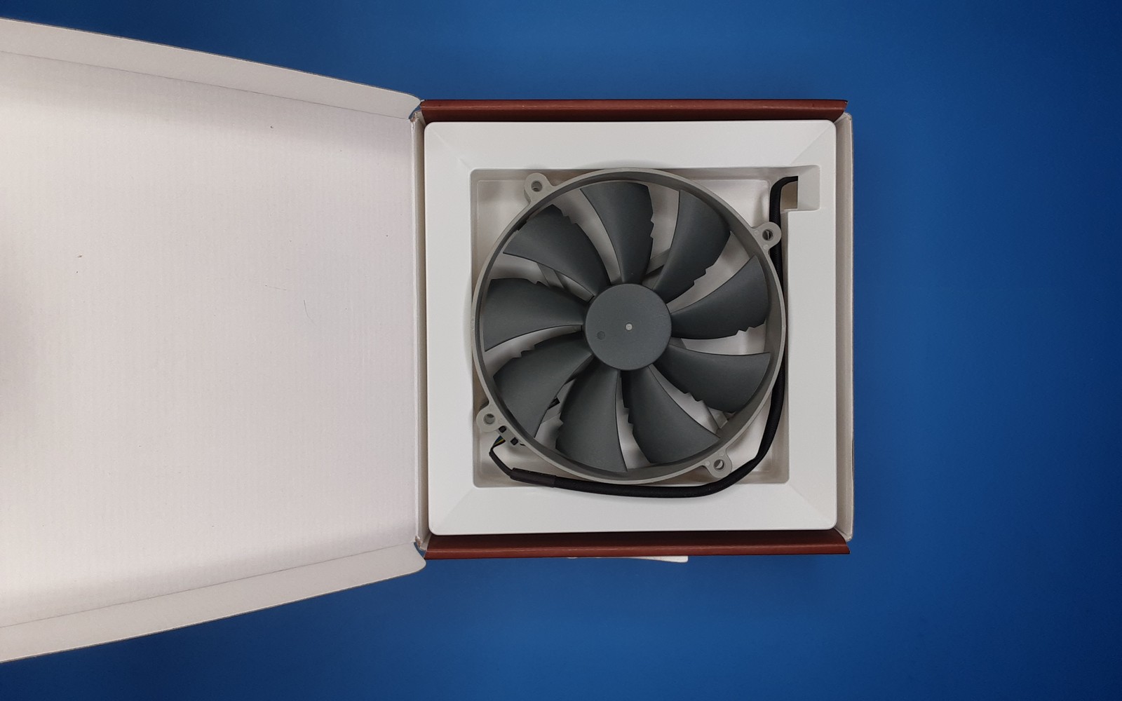 NF-P14r redux-1500 PWM 140mm, 1500 RPM, 78.7 CFM, 25.8 dBA, Cooling Fan