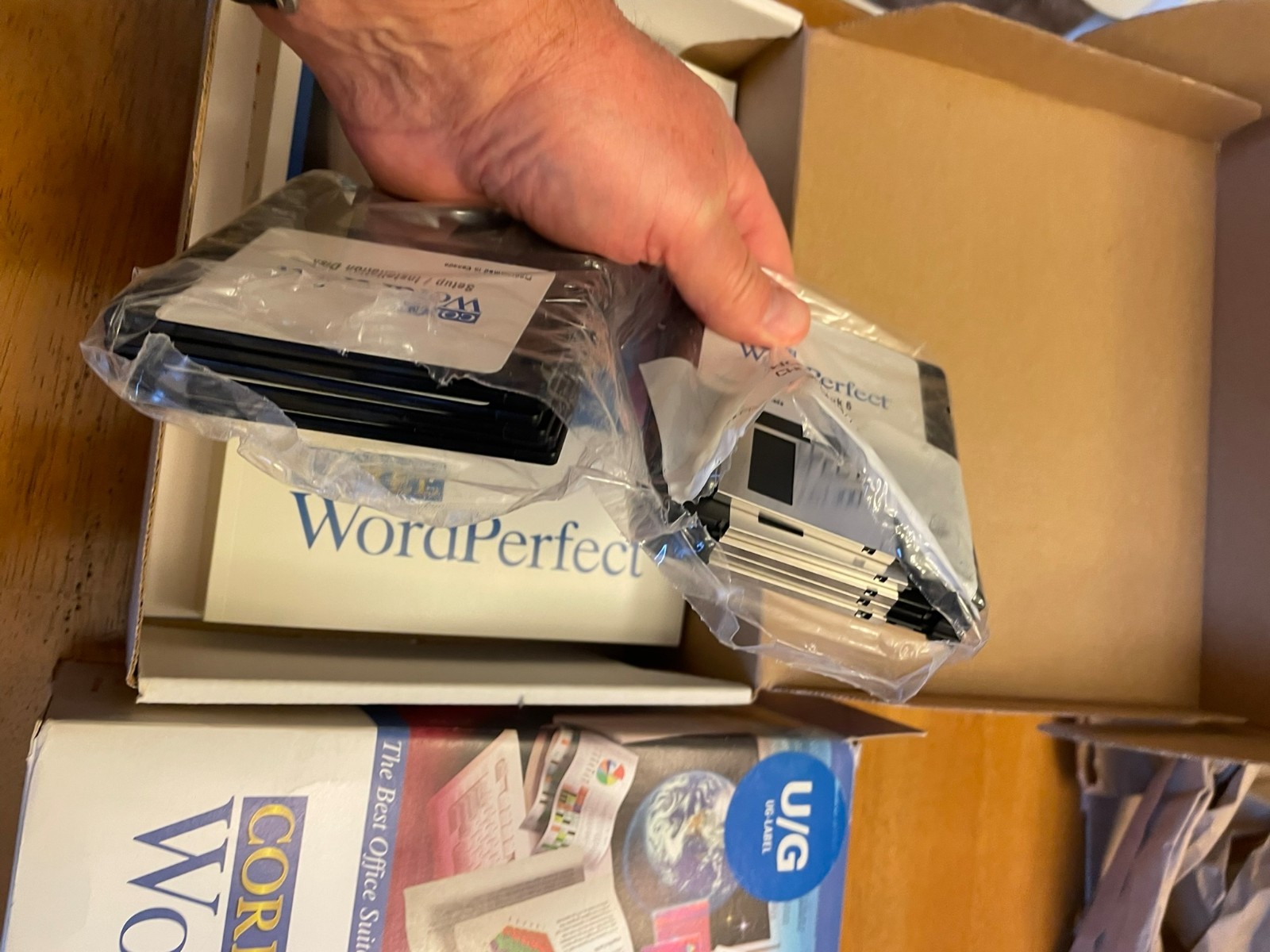 COREL Wordperfect Suite 6.1 in box with discs
