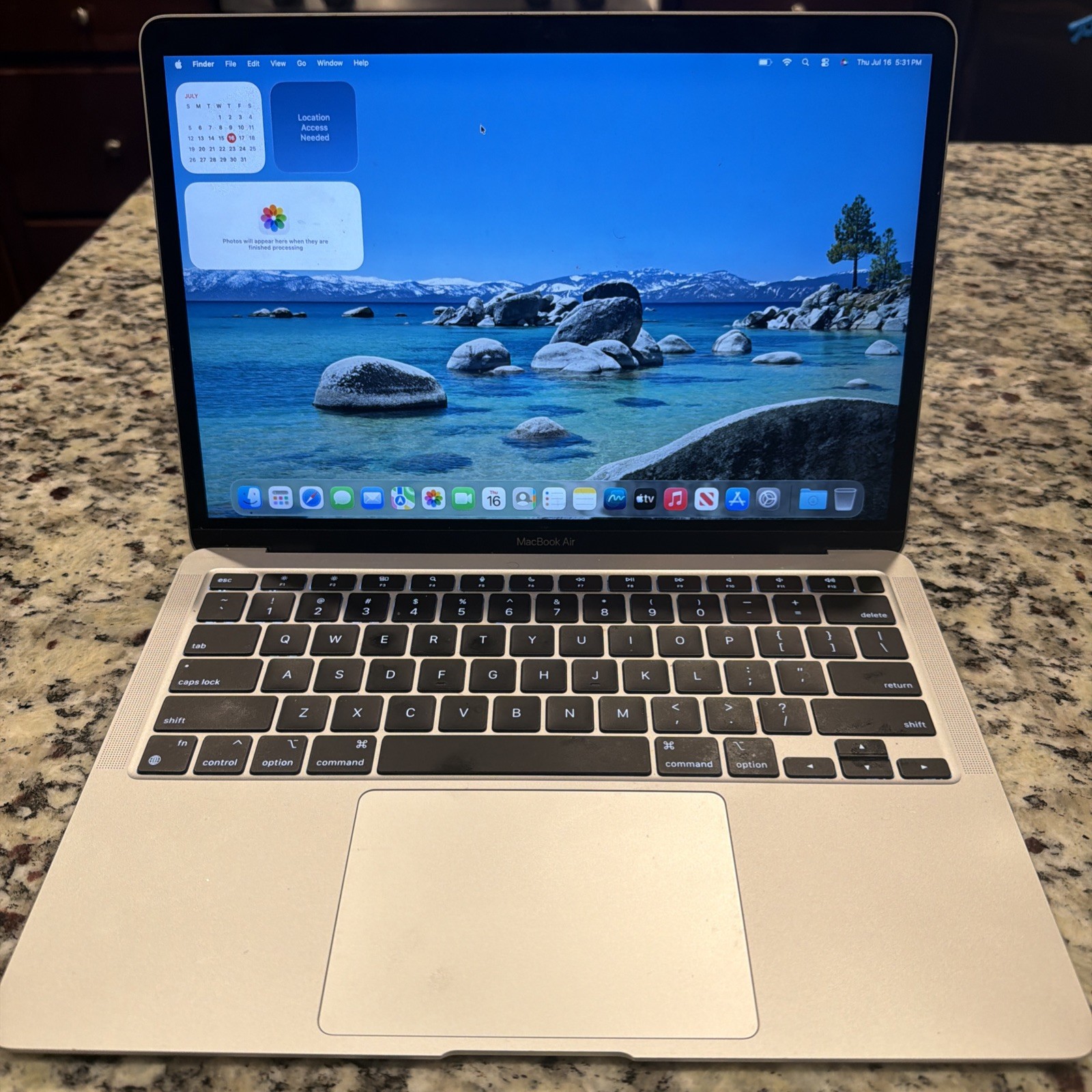 Apple MacBook Air 13.3″ (256GB SSD, Apple M1, 16GB RAM) Laptop – Silver -…