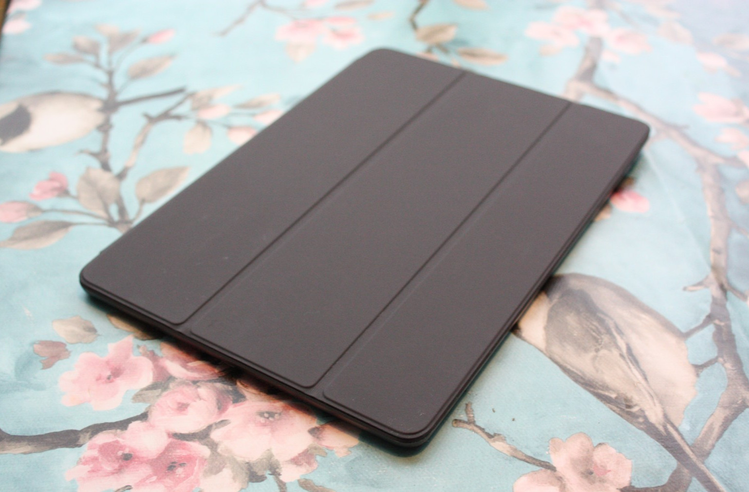 Genuine Apple Smart Cover for 10.5‑inch iPad Air / Pro – Charcoal Gray – NEW