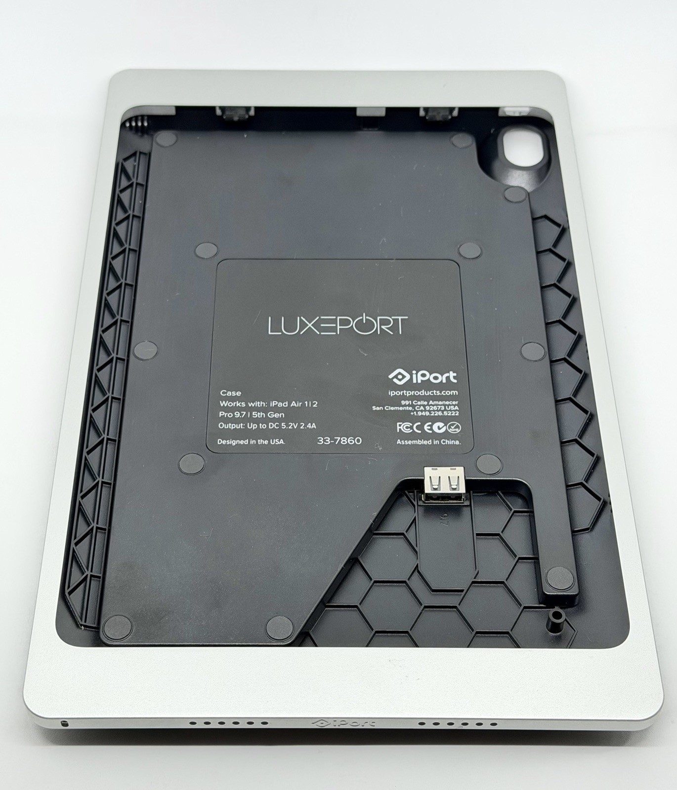 iPort 71013 Luxeport Case For iPad Air 1/2 Pro 9.7 5th Gen Black W/ Cable