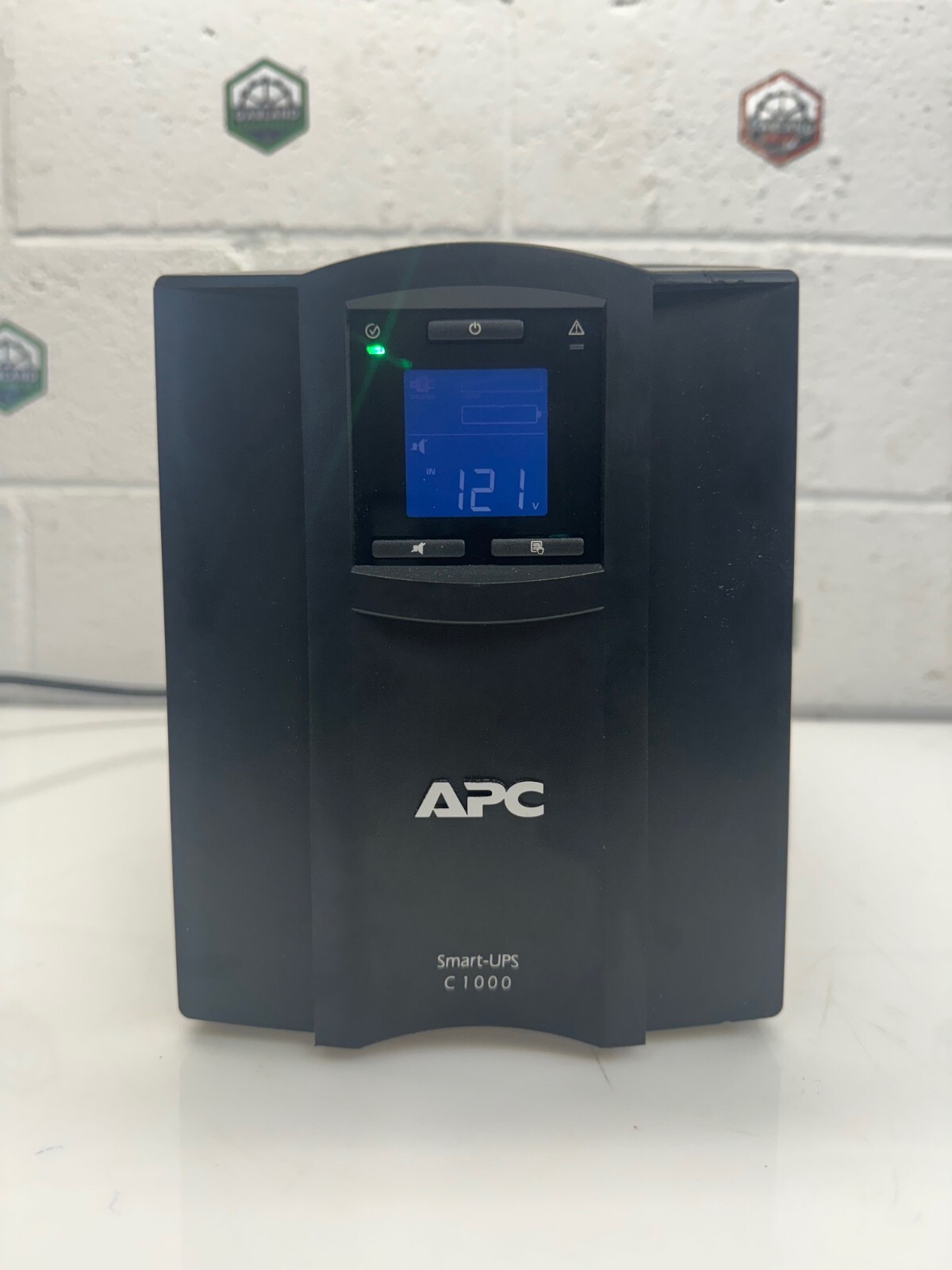 APC SMC1000C Smart UPS Connect, 1000 VA, 600W, 8.3A, 120V-50/60Hz