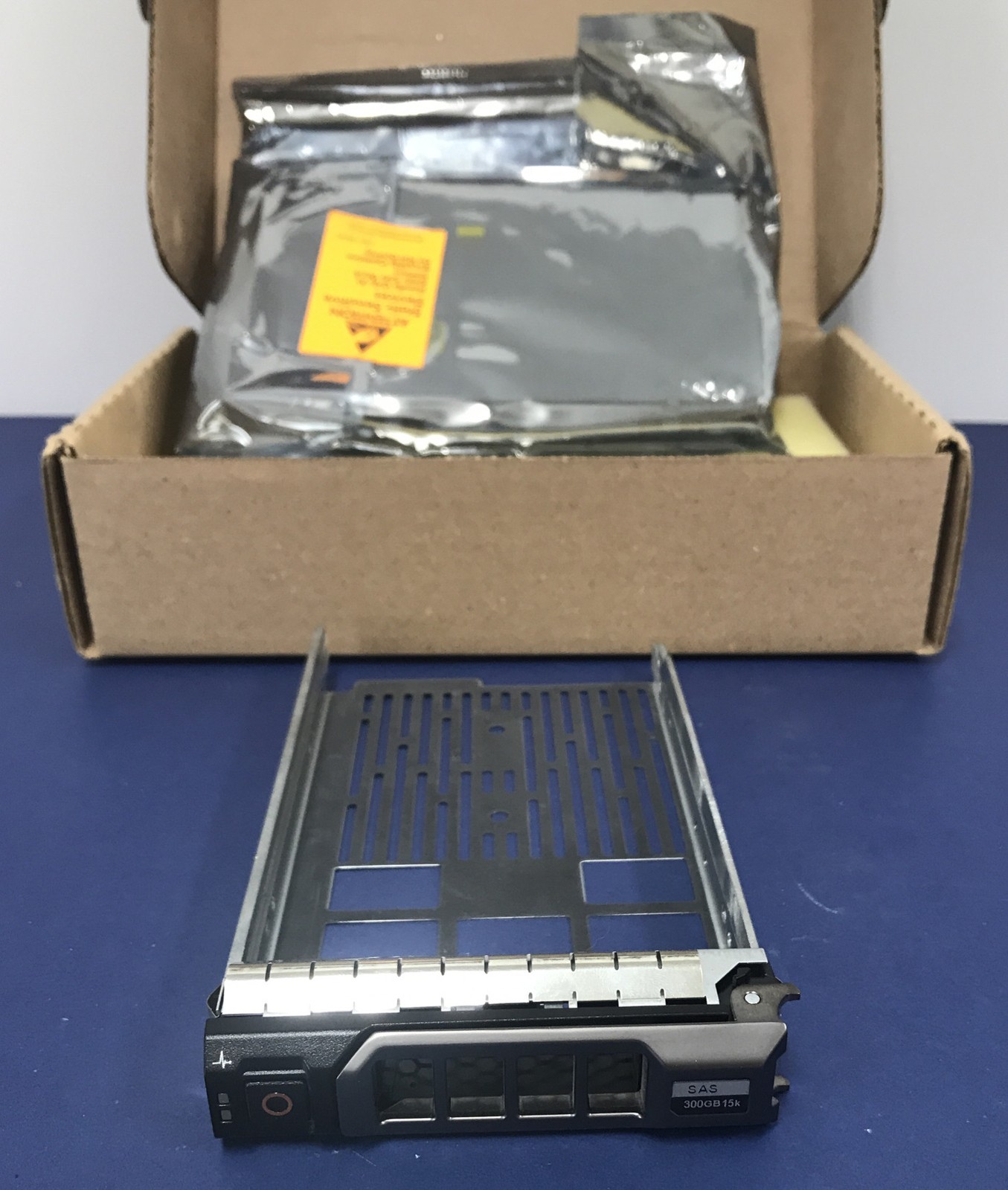 *LOT OF 2* 3.5″ 0F238F-300GB-15K 6G SAS LFF HDD CADDY DELL, INC POWEREDGE